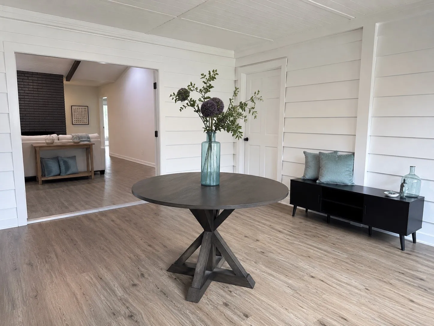 Single Family Residence For Sale in Grayson County , 321 Chisholm Trail, Sherman, Texas 75092, 4 Bedroom, 2 Bathroom, 2 Garage spaces, 2,216 Sqft, built in 1966, mls#21331420, Real Estate Agent in Sherman, Homes For Sale in Grayson county, Homes For Sale in Sherman, Realtor in Sherman Texas, Real Estate Brokerage Independent Realty Texas, Luminita Cordes Realtor