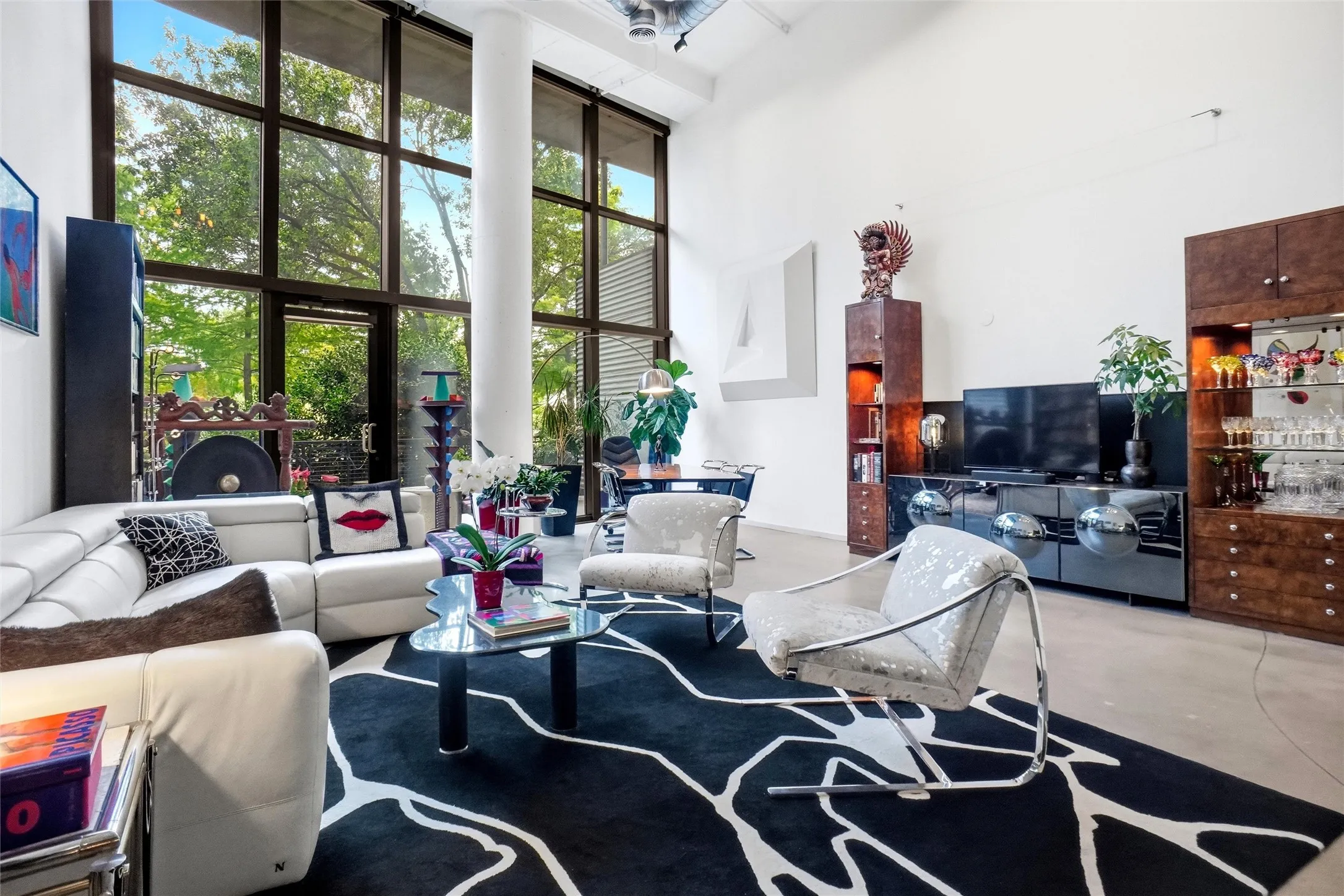 Condominium For Sale in Dallas County , 3110 Thomas Avenue 121, Dallas, Texas 75204, 2 Bedroom, 2 Bathroom, 2 Garage spaces, 2,514 Sqft, built in 1998, mls#21337237, Real Estate Agent in Dallas, Homes For Sale in Dallas county, Homes For Sale in Dallas, Realtor in Dallas Texas, Real Estate Brokerage Independent Realty Texas, Luminita Cordes Realtor