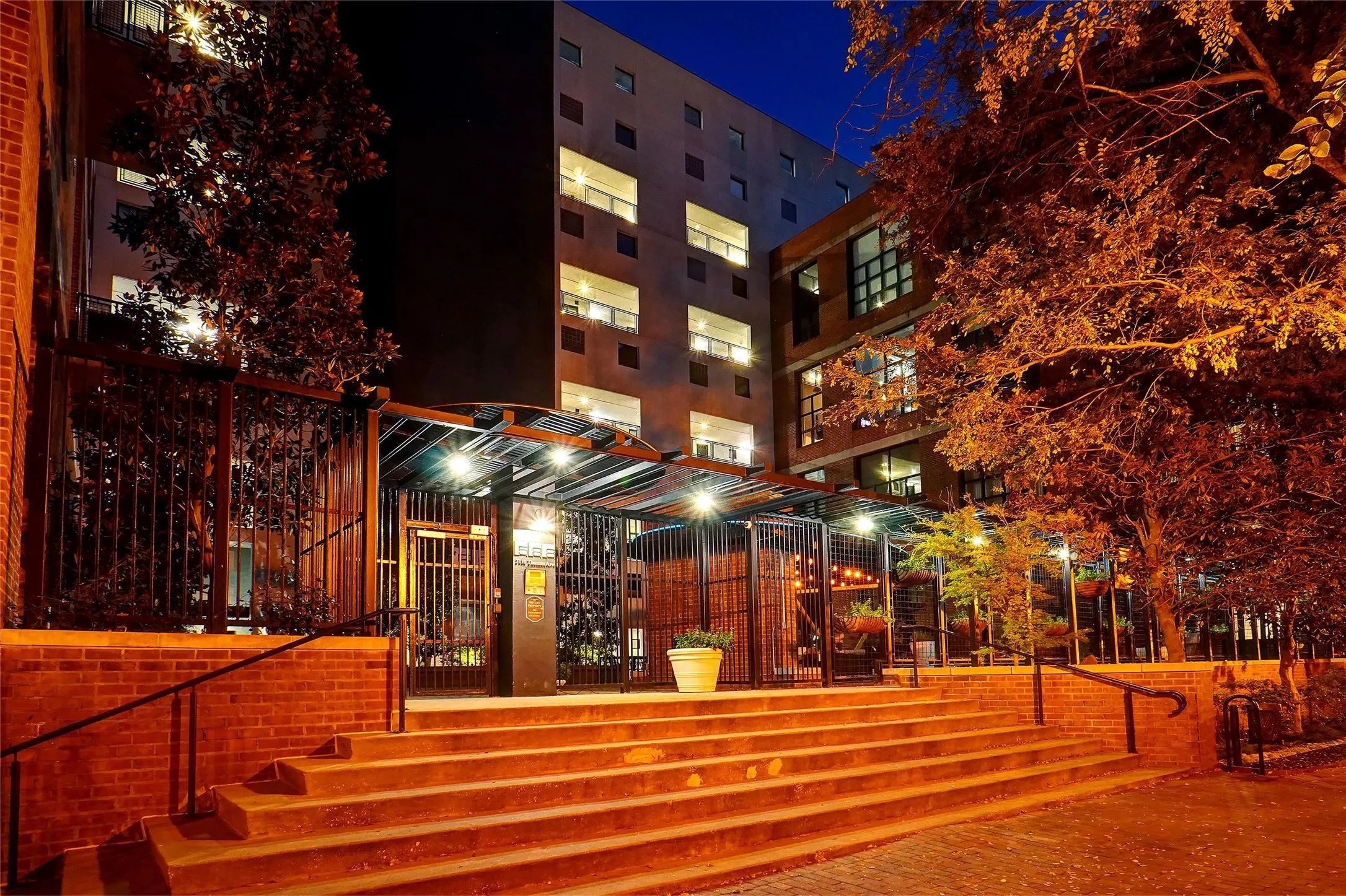 Condominium For Sale in Dallas County , 3110 Thomas Avenue 121, Dallas, Texas 75204, 2 Bedroom, 2 Bathroom, 2 Garage spaces, 2,514 Sqft, built in 1998, mls#21337237, Real Estate Agent in Dallas, Homes For Sale in Dallas county, Homes For Sale in Dallas, Realtor in Dallas Texas, Real Estate Brokerage Independent Realty Texas, Luminita Cordes Realtor
