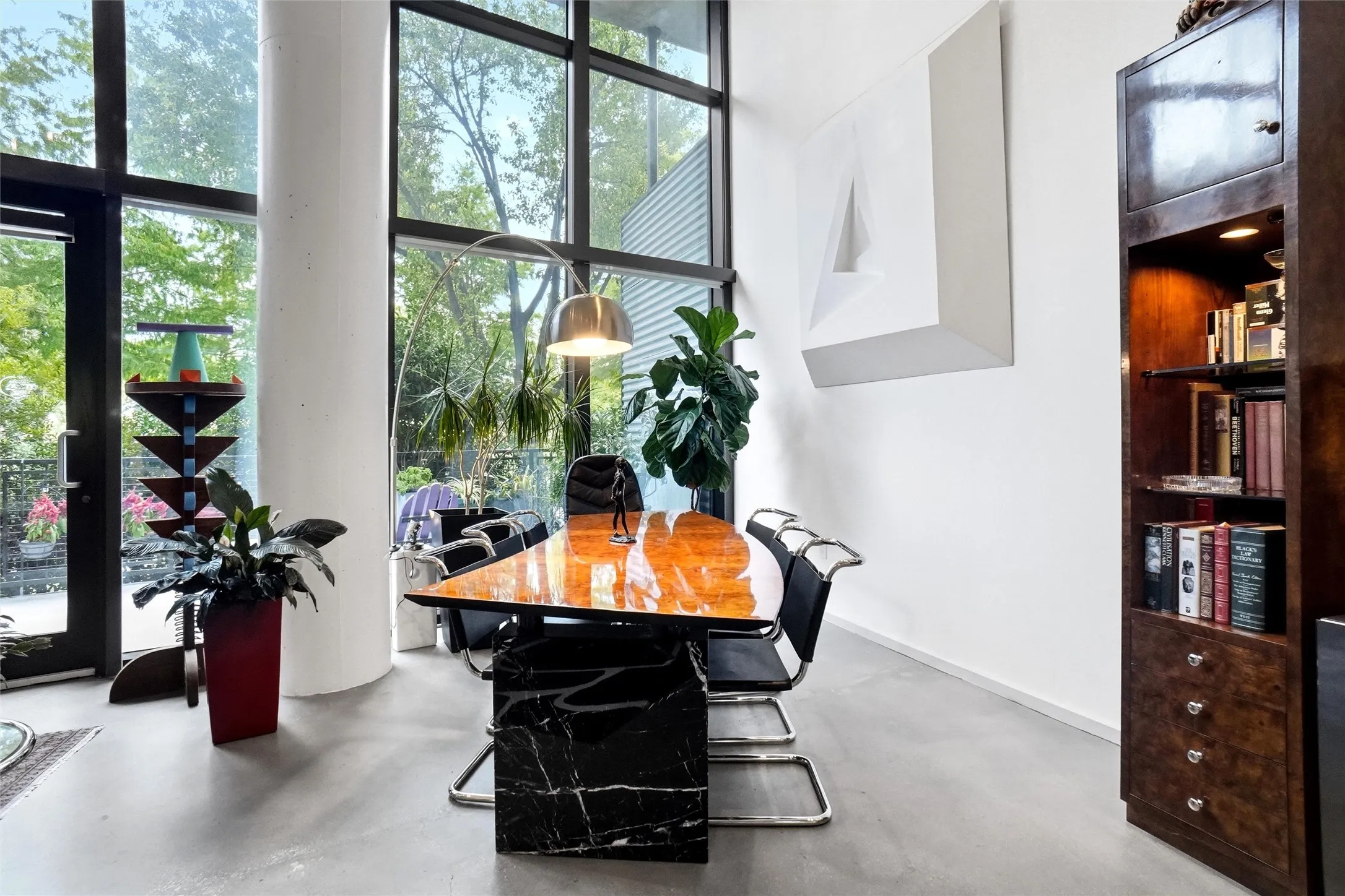 Condominium For Sale in Dallas County , 3110 Thomas Avenue 121, Dallas, Texas 75204, 2 Bedroom, 2 Bathroom, 2 Garage spaces, 2,514 Sqft, built in 1998, mls#21337237, Real Estate Agent in Dallas, Homes For Sale in Dallas county, Homes For Sale in Dallas, Realtor in Dallas Texas, Real Estate Brokerage Independent Realty Texas, Luminita Cordes Realtor