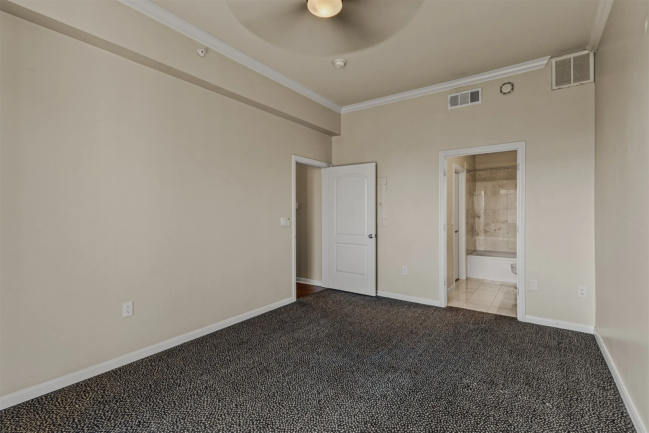 Condominium For Sale in Dallas County , 3225 Turtle Creek Boulevard 1547, Dallas, Texas 75219, 2 Bedroom, 2 Bathroom, 2 Garage spaces, 1,745 Sqft, built in 1998, mls#21339444, Real Estate Agent in Dallas, Homes For Sale in Dallas county, Homes For Sale in Dallas, Realtor in Dallas Texas, Real Estate Brokerage Independent Realty Texas, Luminita Cordes Realtor