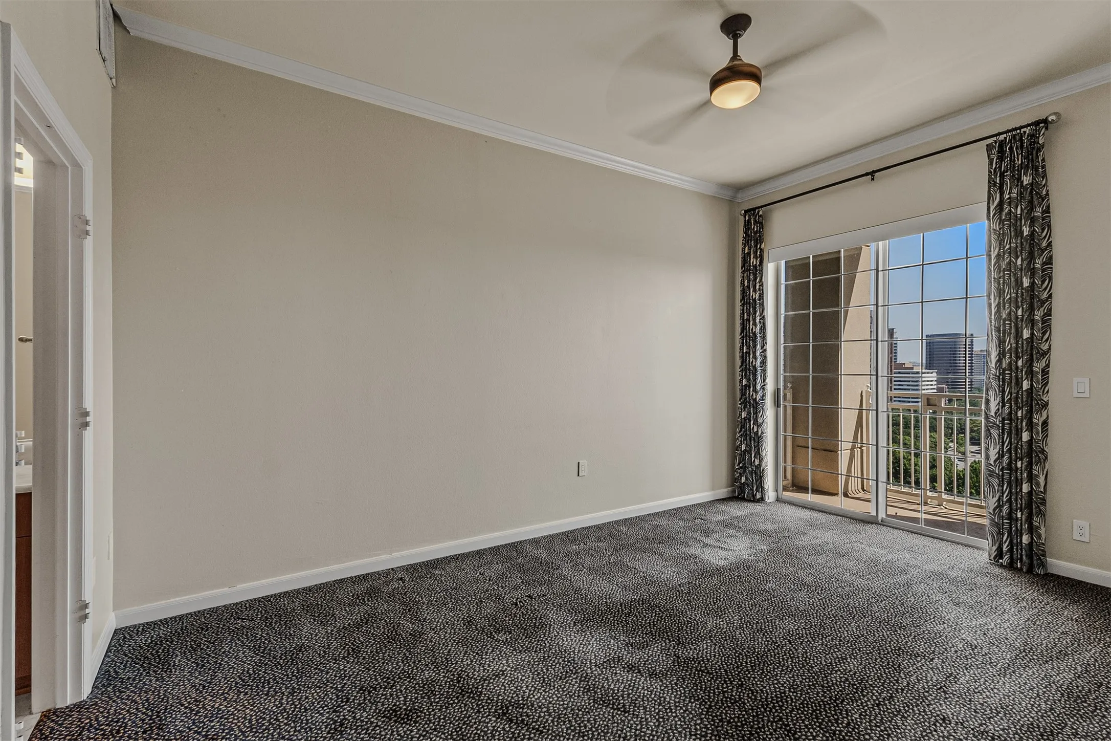 Condominium For Sale in Dallas County , 3225 Turtle Creek Boulevard 1547, Dallas, Texas 75219, 2 Bedroom, 2 Bathroom, 2 Garage spaces, 1,745 Sqft, built in 1998, mls#21339444, Real Estate Agent in Dallas, Homes For Sale in Dallas county, Homes For Sale in Dallas, Realtor in Dallas Texas, Real Estate Brokerage Independent Realty Texas, Luminita Cordes Realtor