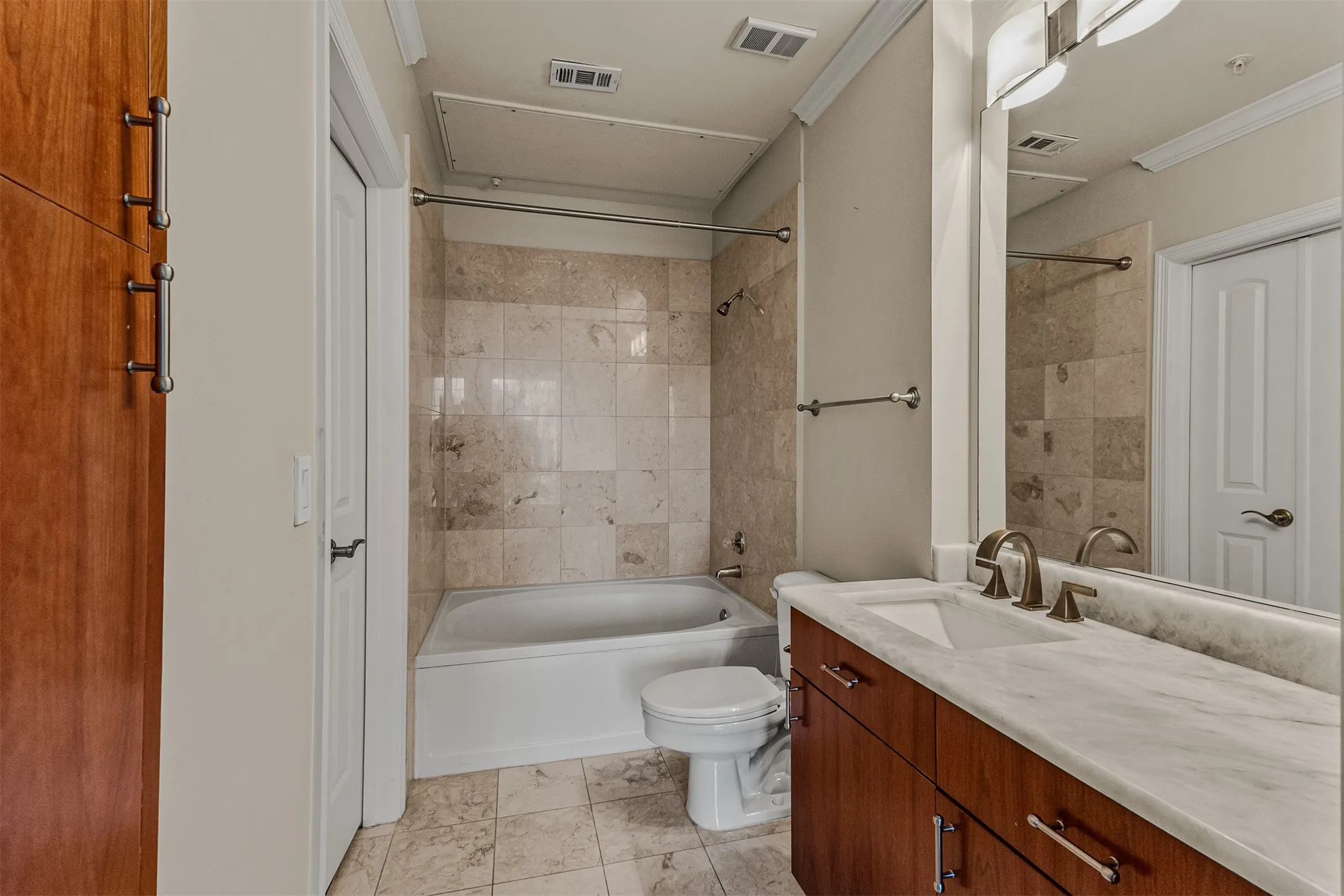 Condominium For Sale in Dallas County , 3225 Turtle Creek Boulevard 1547, Dallas, Texas 75219, 2 Bedroom, 2 Bathroom, 2 Garage spaces, 1,745 Sqft, built in 1998, mls#21339444, Real Estate Agent in Dallas, Homes For Sale in Dallas county, Homes For Sale in Dallas, Realtor in Dallas Texas, Real Estate Brokerage Independent Realty Texas, Luminita Cordes Realtor