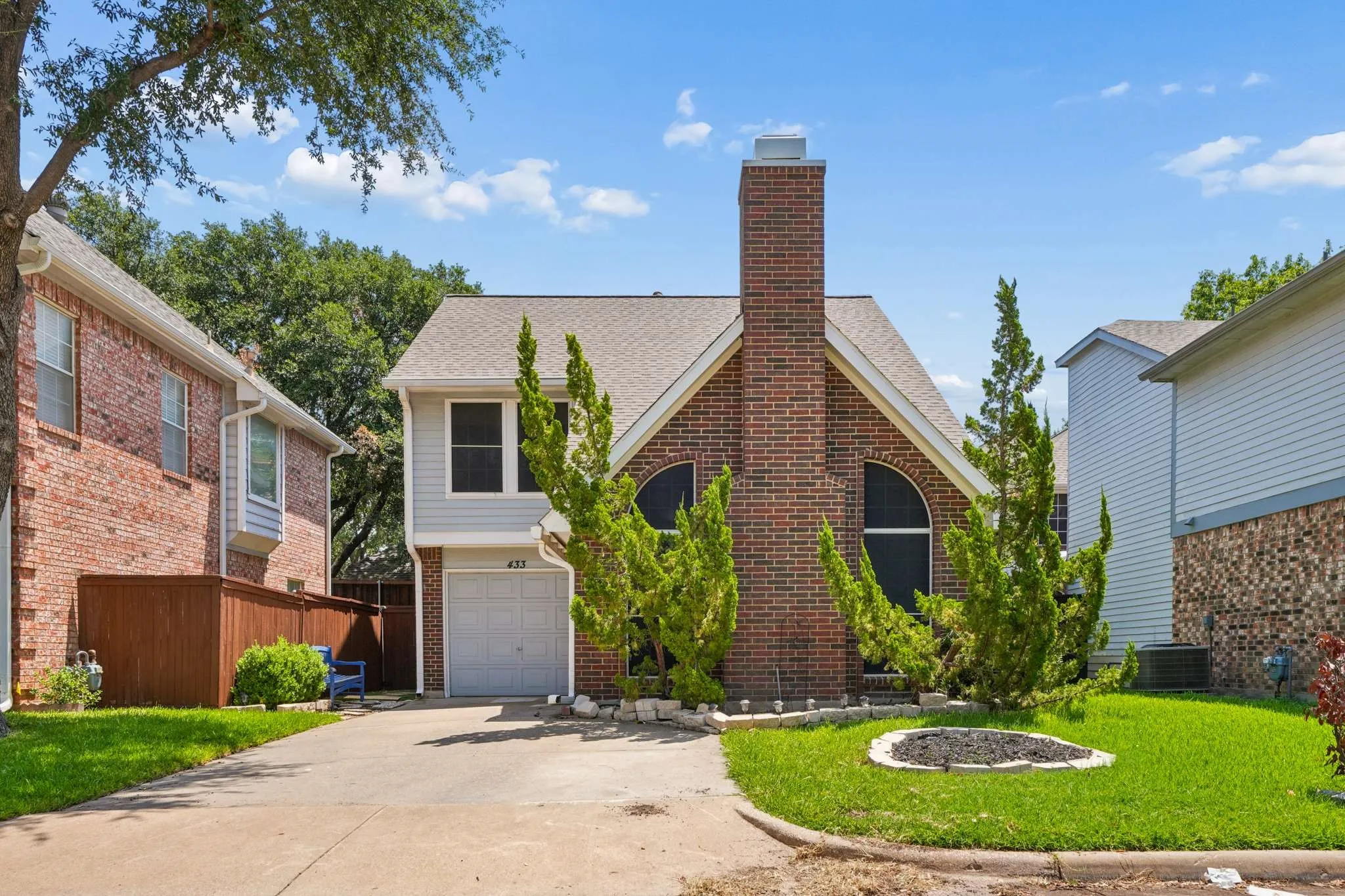 Single Family Residence For Sale in Dallas County , 433 Moonlight Way, Irving, Texas 75063, 2 Bedroom, 3 Bathroom, 2 Garage spaces, 1,299 Sqft, built in 1987, mls#21339450, Real Estate Agent in Irving, Homes For Sale in Dallas county, Homes For Sale in Irving, Realtor in Irving Texas, Real Estate Brokerage Independent Realty Texas, Luminita Cordes Realtor