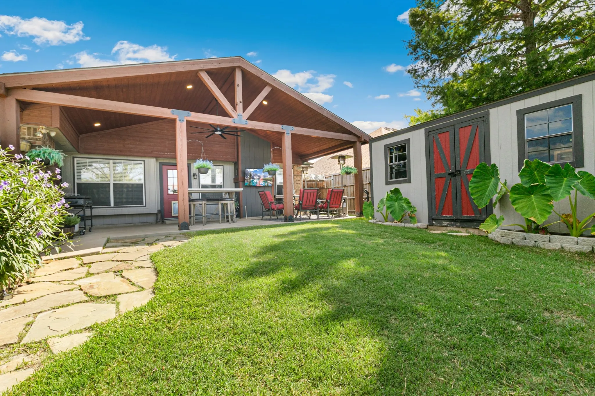 Single Family Residence For Sale in Denton County , 5933 Fox Drive, The Colony, Texas 75056, 4 Bedroom, 2 Bathroom, 2 Garage spaces, 1,831 Sqft, built in 1991, mls#21338487, Real Estate Agent in The Colony, Homes For Sale in Denton county, Homes For Sale in The Colony, Realtor in The Colony Texas, Real Estate Brokerage Independent Realty Texas, Luminita Cordes Realtor