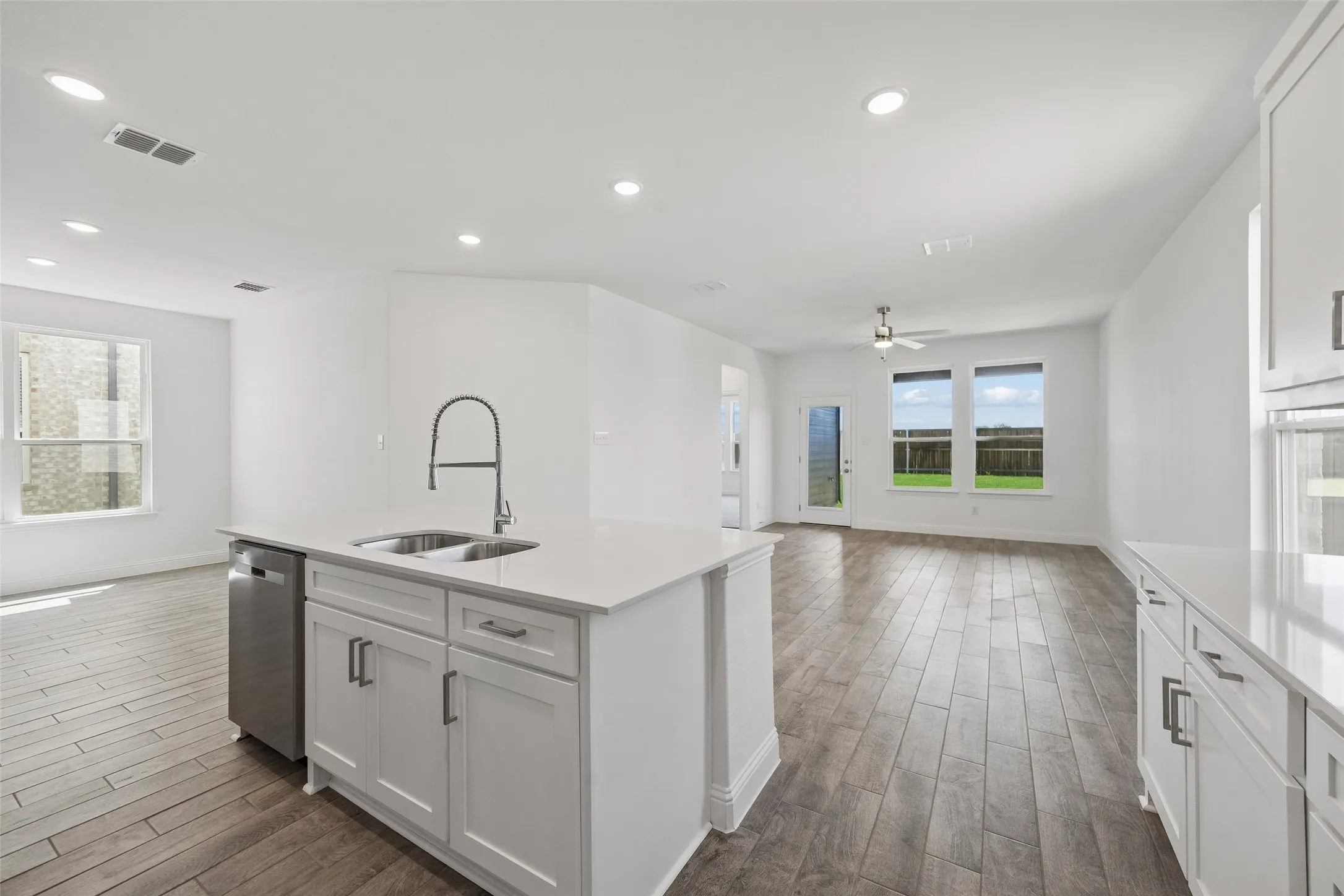 Single Family Residence For Sale in Collin County , 807 Sicily Boulevard, Princeton, Texas 75407, 4 Bedroom, 3 Bathroom, 2 Garage spaces, 2,438 Sqft, built in 2025, mls#21339472, Real Estate Agent in Princeton, Homes For Sale in Collin county, Homes For Sale in Princeton, Realtor in Princeton Texas, Real Estate Brokerage Independent Realty Texas, Luminita Cordes Realtor