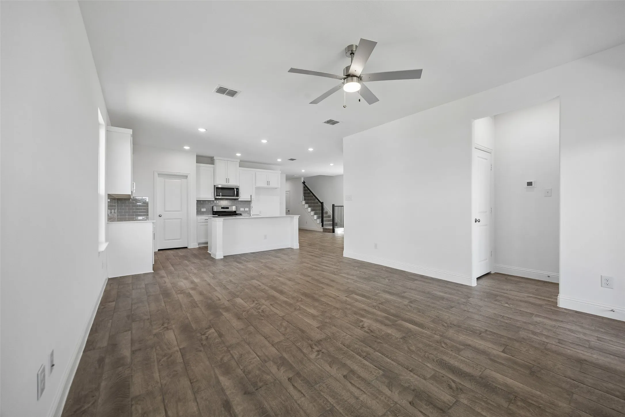 Single Family Residence For Sale in Collin County , 807 Sicily Boulevard, Princeton, Texas 75407, 4 Bedroom, 3 Bathroom, 2 Garage spaces, 2,438 Sqft, built in 2025, mls#21339472, Real Estate Agent in Princeton, Homes For Sale in Collin county, Homes For Sale in Princeton, Realtor in Princeton Texas, Real Estate Brokerage Independent Realty Texas, Luminita Cordes Realtor