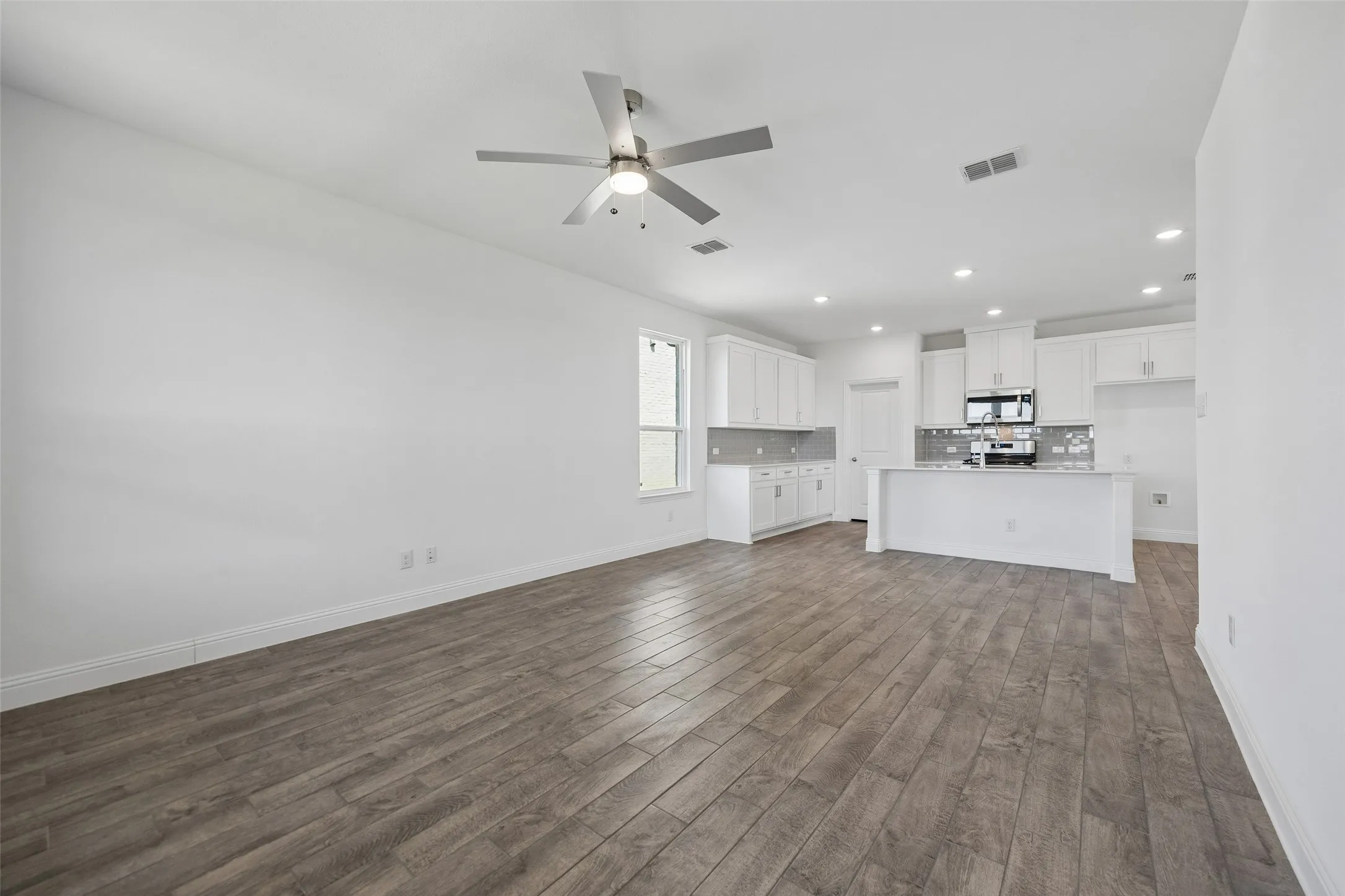 Single Family Residence For Sale in Collin County , 807 Sicily Boulevard, Princeton, Texas 75407, 4 Bedroom, 3 Bathroom, 2 Garage spaces, 2,438 Sqft, built in 2025, mls#21339472, Real Estate Agent in Princeton, Homes For Sale in Collin county, Homes For Sale in Princeton, Realtor in Princeton Texas, Real Estate Brokerage Independent Realty Texas, Luminita Cordes Realtor