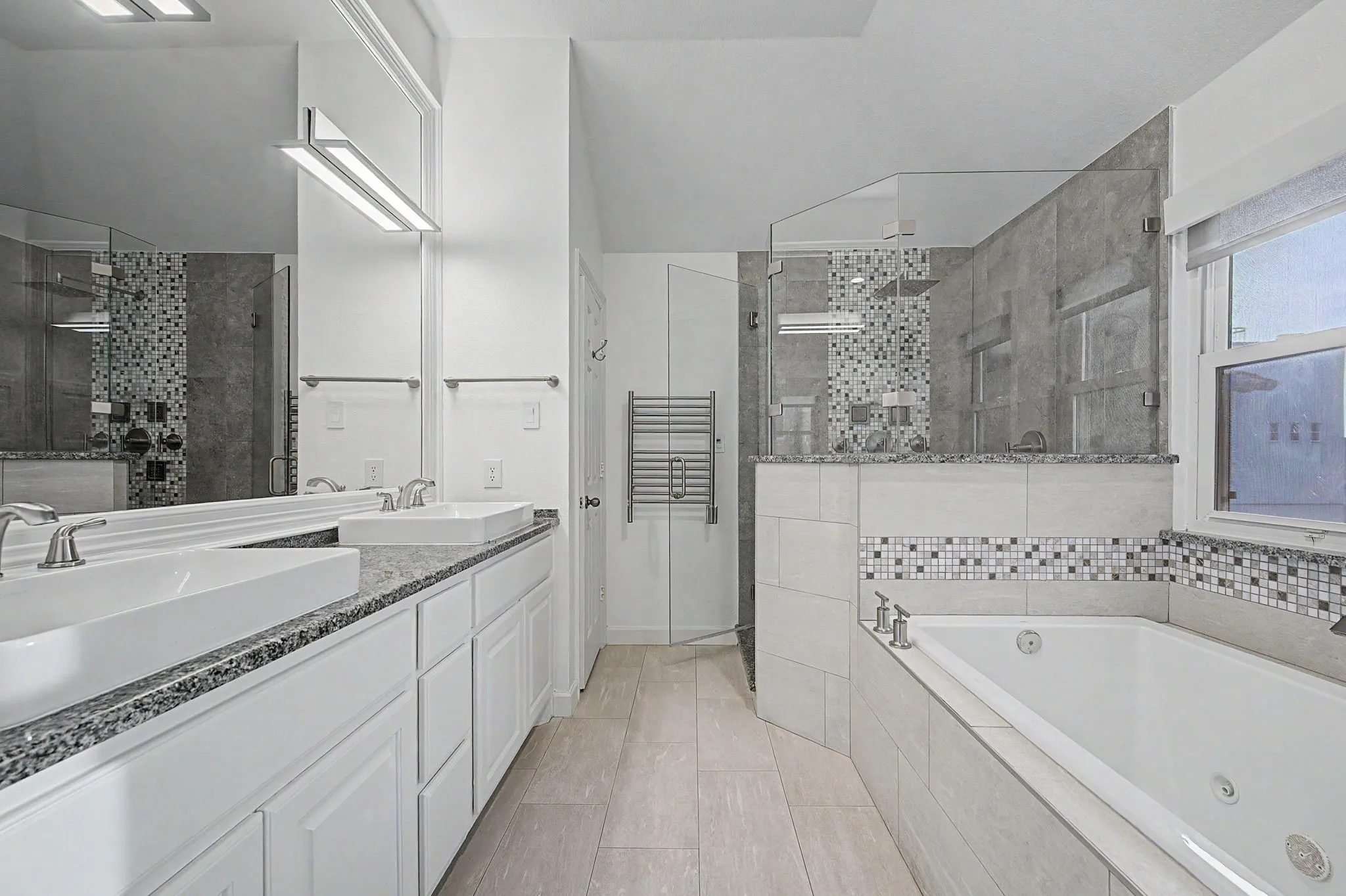Townhouse For Sale in Dallas County , 4415 Holland Avenue D, Dallas, Texas 75219, 3 Bedroom, 3 Bathroom, 2 Garage spaces, 2,102 Sqft, built in 2001, mls#21339367, Real Estate Agent in Dallas, Homes For Sale in Dallas county, Homes For Sale in Dallas, Realtor in Dallas Texas, Real Estate Brokerage Independent Realty Texas, Luminita Cordes Realtor