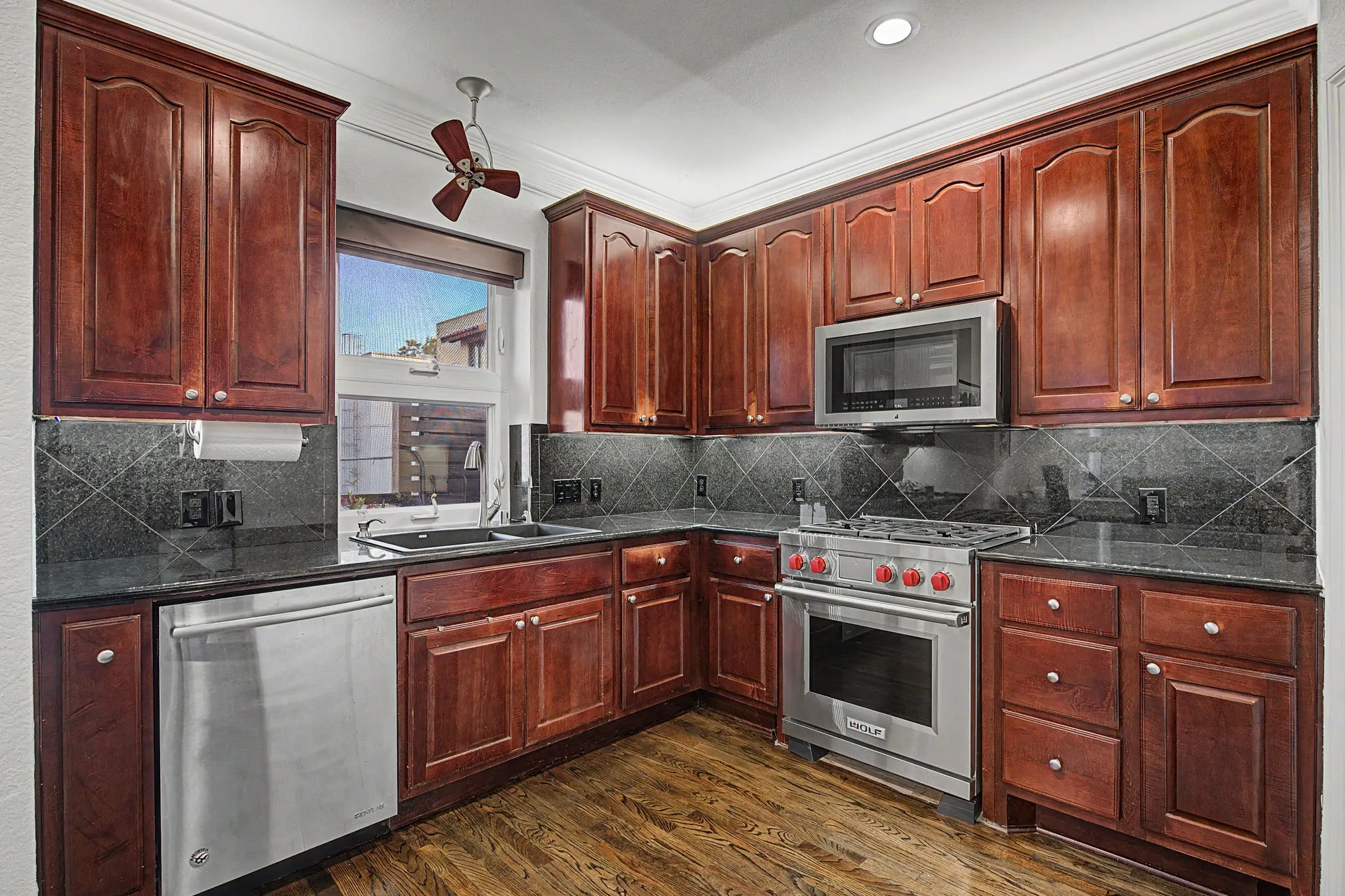 Townhouse For Sale in Dallas County , 4415 Holland Avenue D, Dallas, Texas 75219, 3 Bedroom, 3 Bathroom, 2 Garage spaces, 2,102 Sqft, built in 2001, mls#21339367, Real Estate Agent in Dallas, Homes For Sale in Dallas county, Homes For Sale in Dallas, Realtor in Dallas Texas, Real Estate Brokerage Independent Realty Texas, Luminita Cordes Realtor