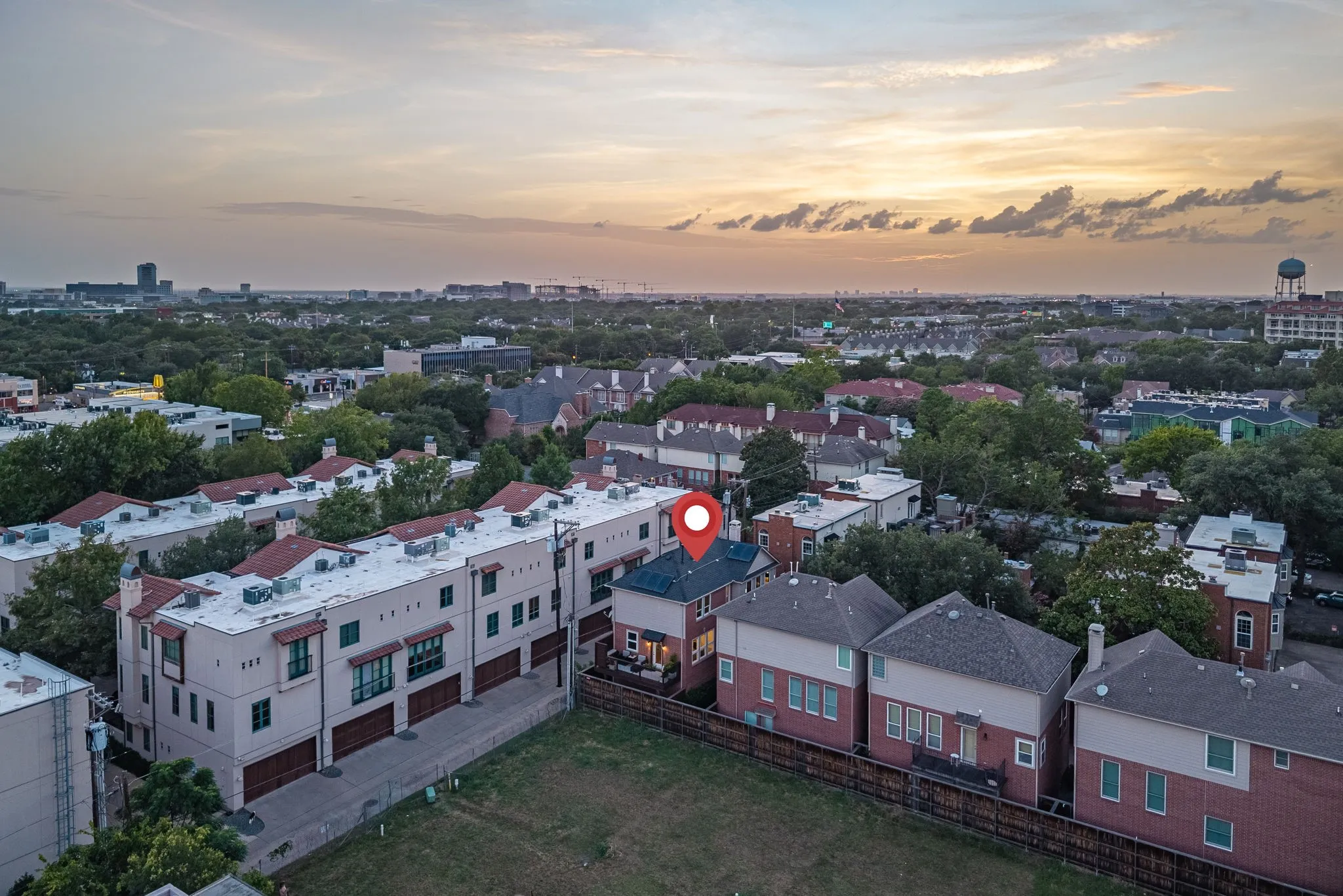 Townhouse For Sale in Dallas County , 4415 Holland Avenue D, Dallas, Texas 75219, 3 Bedroom, 3 Bathroom, 2 Garage spaces, 2,102 Sqft, built in 2001, mls#21339367, Real Estate Agent in Dallas, Homes For Sale in Dallas county, Homes For Sale in Dallas, Realtor in Dallas Texas, Real Estate Brokerage Independent Realty Texas, Luminita Cordes Realtor