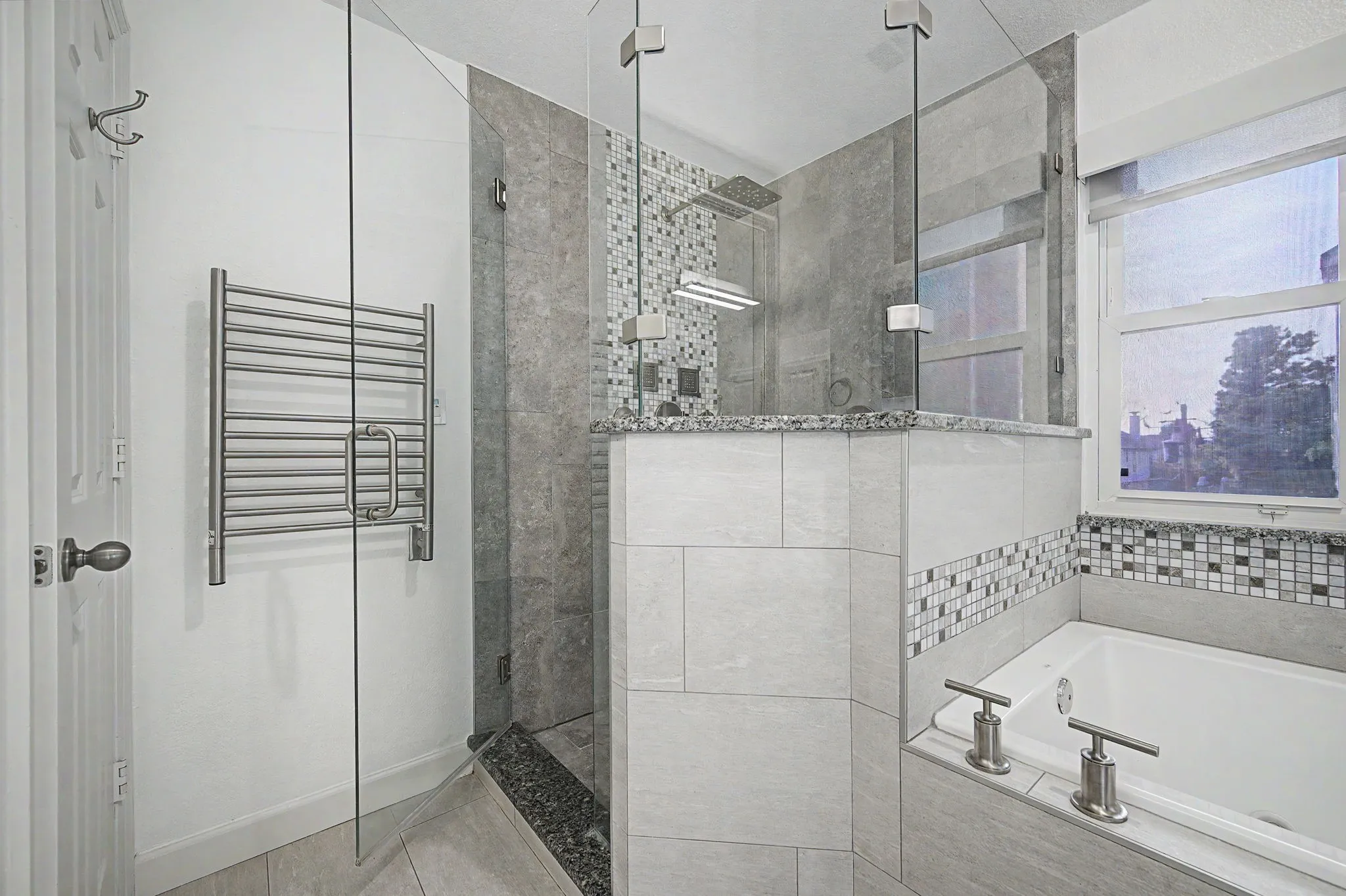 Townhouse For Sale in Dallas County , 4415 Holland Avenue D, Dallas, Texas 75219, 3 Bedroom, 3 Bathroom, 2 Garage spaces, 2,102 Sqft, built in 2001, mls#21339367, Real Estate Agent in Dallas, Homes For Sale in Dallas county, Homes For Sale in Dallas, Realtor in Dallas Texas, Real Estate Brokerage Independent Realty Texas, Luminita Cordes Realtor
