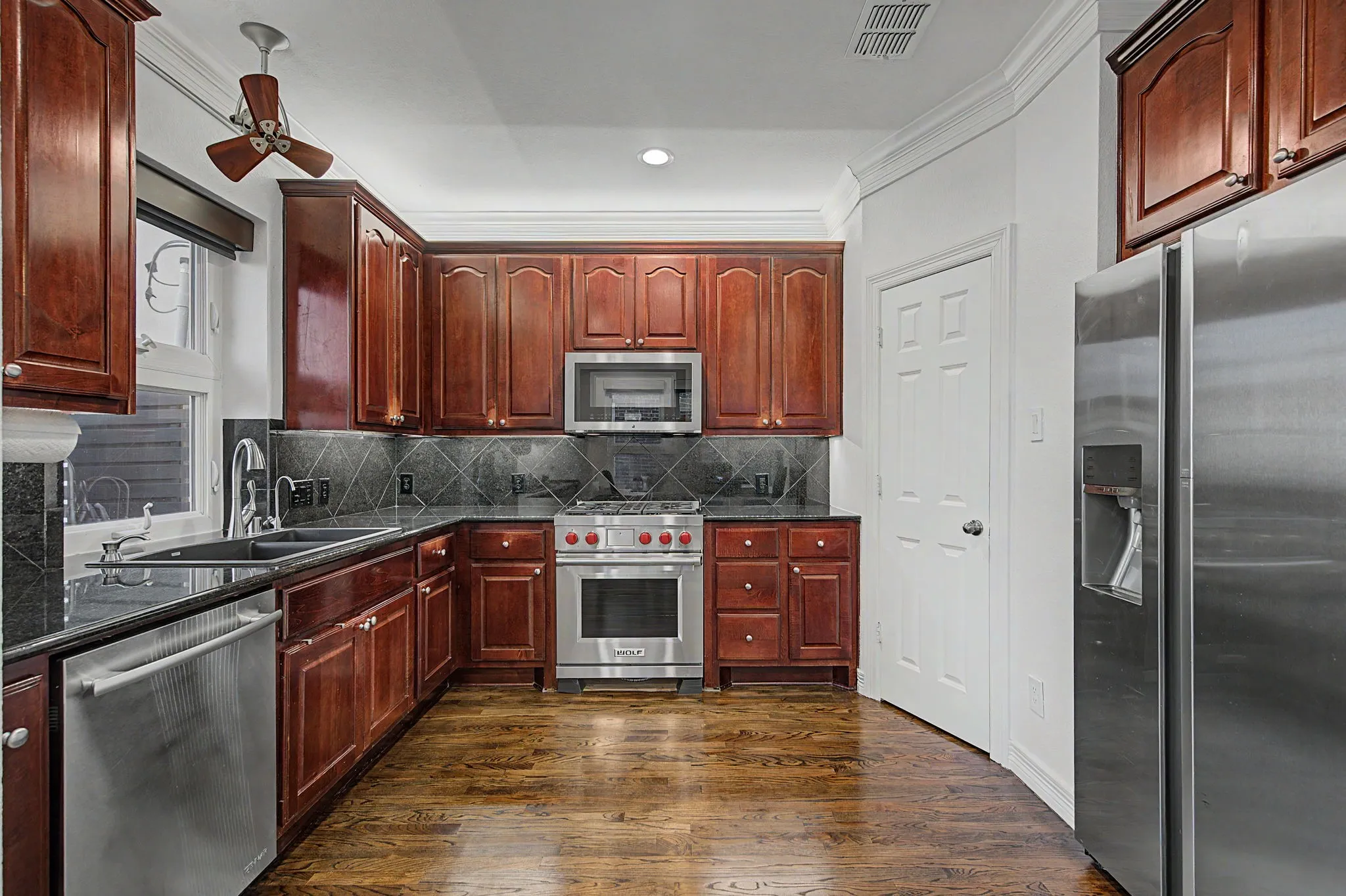 Townhouse For Sale in Dallas County , 4415 Holland Avenue D, Dallas, Texas 75219, 3 Bedroom, 3 Bathroom, 2 Garage spaces, 2,102 Sqft, built in 2001, mls#21339367, Real Estate Agent in Dallas, Homes For Sale in Dallas county, Homes For Sale in Dallas, Realtor in Dallas Texas, Real Estate Brokerage Independent Realty Texas, Luminita Cordes Realtor
