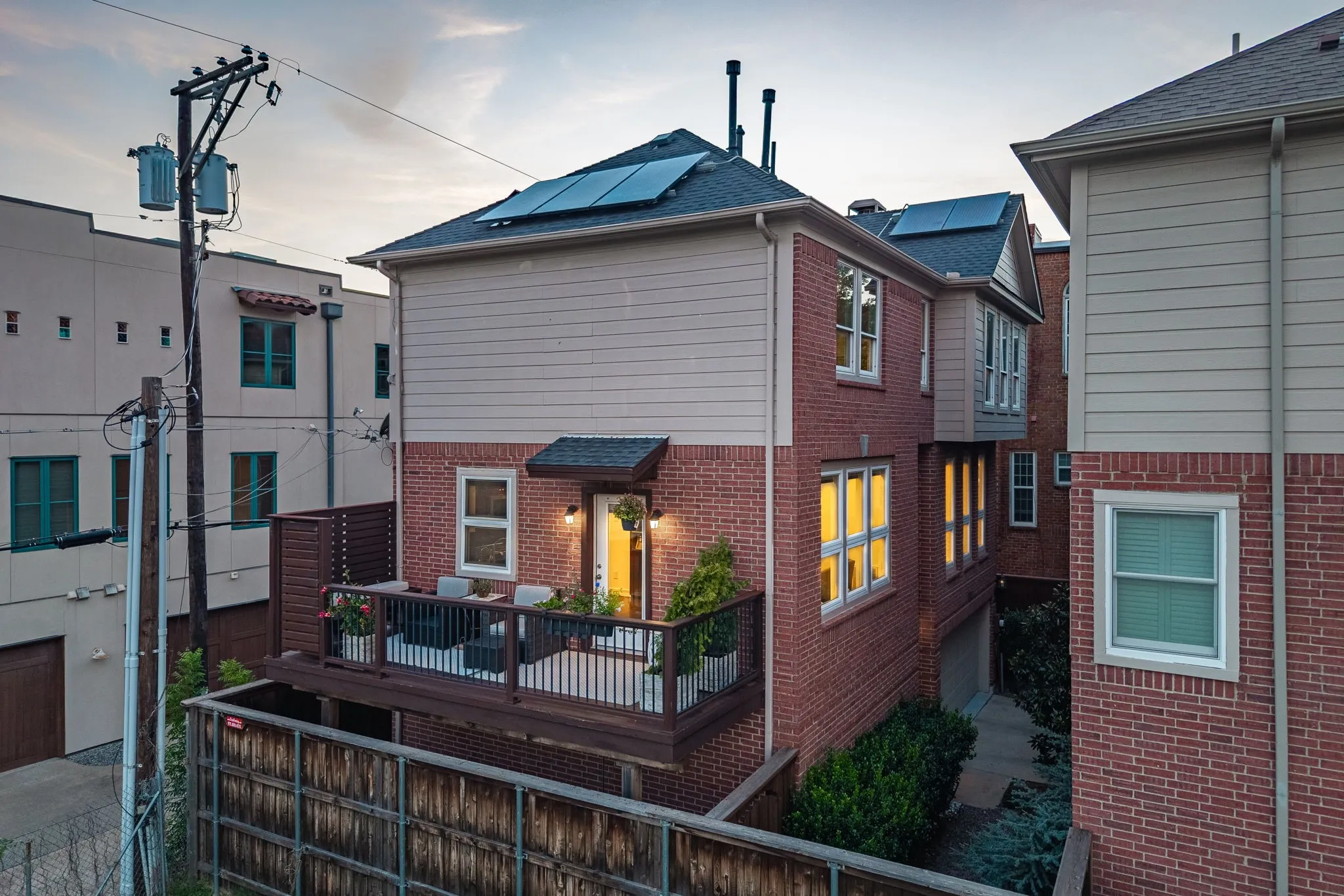 Townhouse For Sale in Dallas County , 4415 Holland Avenue D, Dallas, Texas 75219, 3 Bedroom, 3 Bathroom, 2 Garage spaces, 2,102 Sqft, built in 2001, mls#21339367, Real Estate Agent in Dallas, Homes For Sale in Dallas county, Homes For Sale in Dallas, Realtor in Dallas Texas, Real Estate Brokerage Independent Realty Texas, Luminita Cordes Realtor