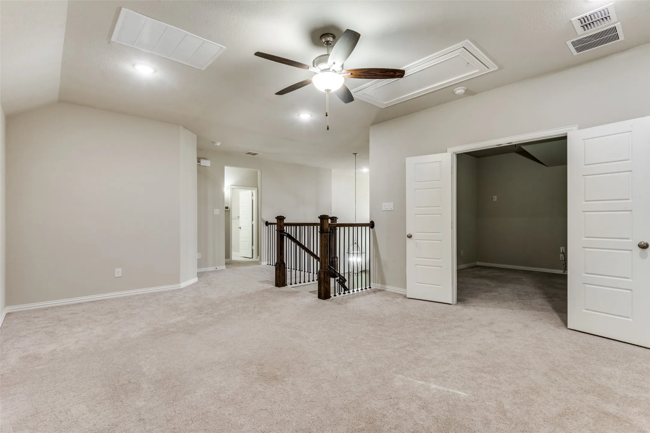 Single Family Residence For Sale in Denton County , 708 Dusty Trail, Little Elm, Texas 76227, 4 Bedroom, 3 Bathroom, 3 Garage spaces, 3,590 Sqft, built in 2018, mls#21339125, Real Estate Agent in Little Elm, Homes For Sale in Denton county, Homes For Sale in Little Elm, Realtor in Little Elm Texas, Real Estate Brokerage Independent Realty Texas, Luminita Cordes Realtor