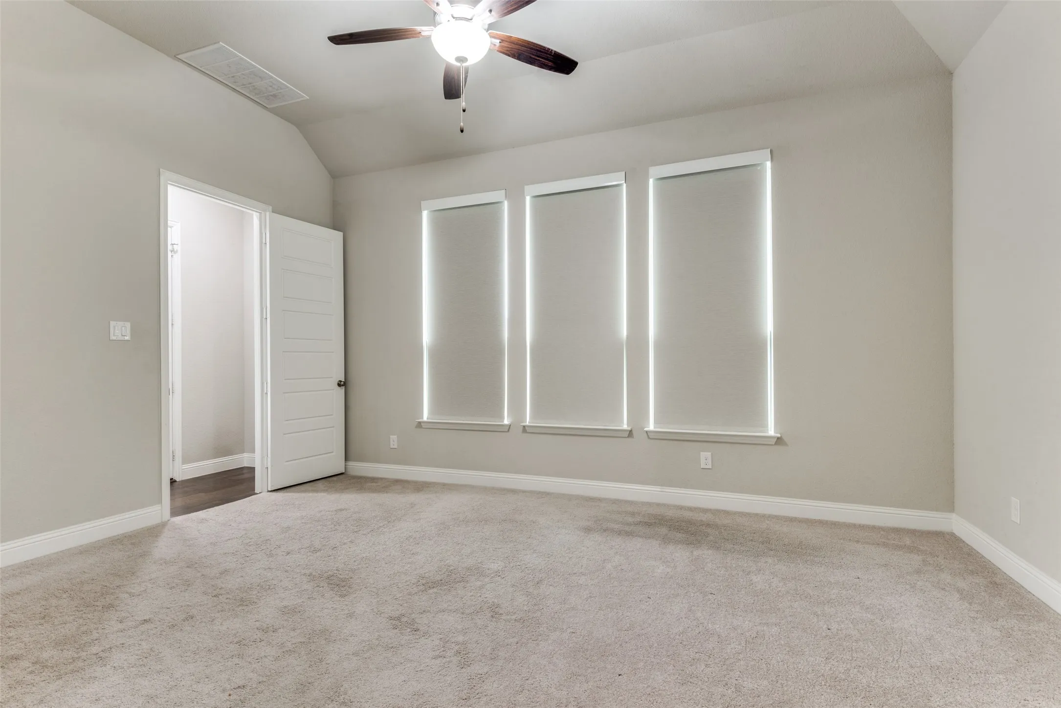 Single Family Residence For Sale in Denton County , 708 Dusty Trail, Little Elm, Texas 76227, 4 Bedroom, 3 Bathroom, 3 Garage spaces, 3,590 Sqft, built in 2018, mls#21339125, Real Estate Agent in Little Elm, Homes For Sale in Denton county, Homes For Sale in Little Elm, Realtor in Little Elm Texas, Real Estate Brokerage Independent Realty Texas, Luminita Cordes Realtor