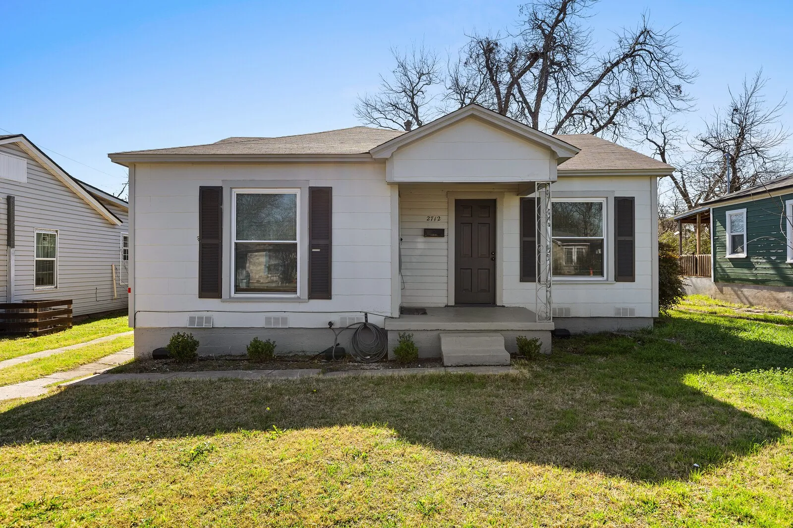 Single Family Residence For Sale in Mc Lennan County , 2712 Lyle Avenue, Waco, Texas 76708, 3 Bedroom, 1 Bathroom, 1 Garage spaces, 1,120 Sqft, built in 1945, mls#21339400, Real Estate Agent in Waco, Homes For Sale in Mc Lennan county, Homes For Sale in Waco, Realtor in Waco Texas, Real Estate Brokerage Independent Realty Texas, Luminita Cordes Realtor