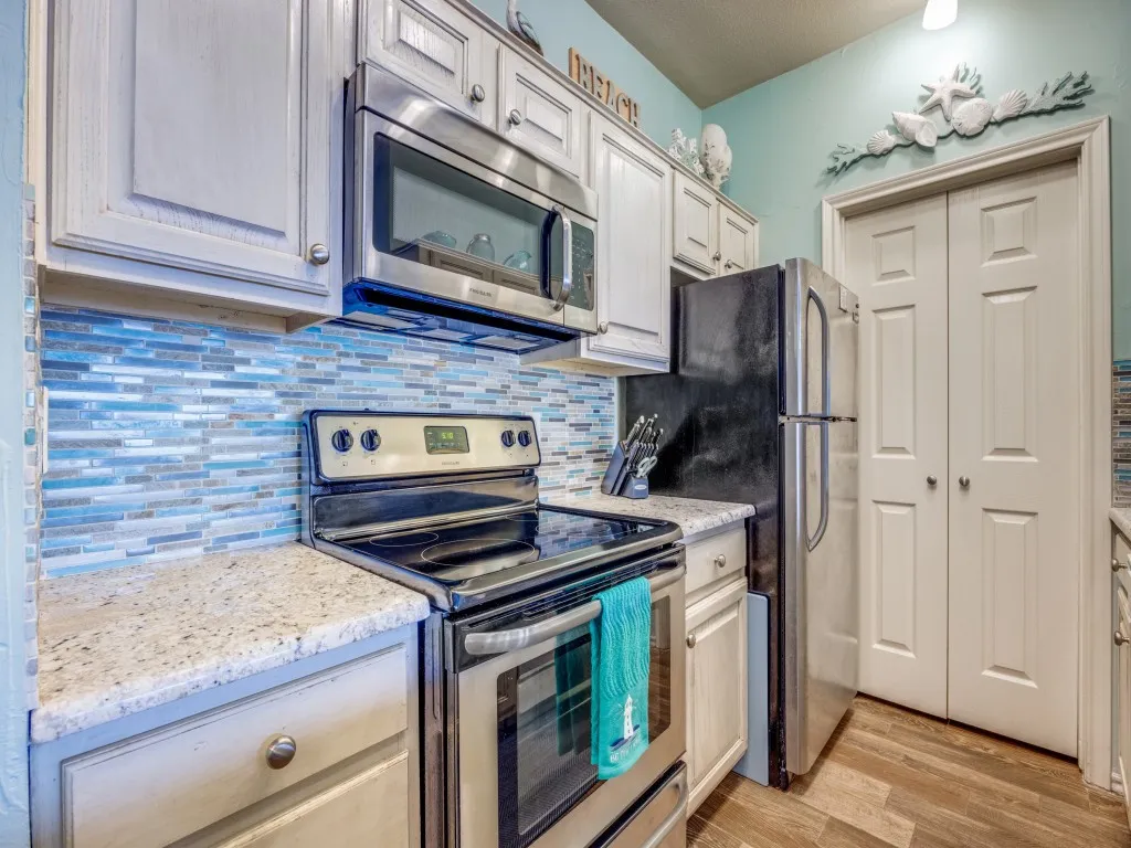 Condominium For Sale in Grayson County , 2164 Tanglewood Boulevard C115, Pottsboro, Texas 75076, 2 Bedrooms, 3 Bathrooms, Garage spaces, 1,251 Sqft, built in 1985, Price $265,000, mls#21339490, Real Estate Agent in Pottsboro, Homes For Sale in Grayson county, Homes For Sale in Pottsboro, Realtor in Pottsboro Texas, Real Estate Brokerage Independent Realty Texas, Luminita Cordes Realtor