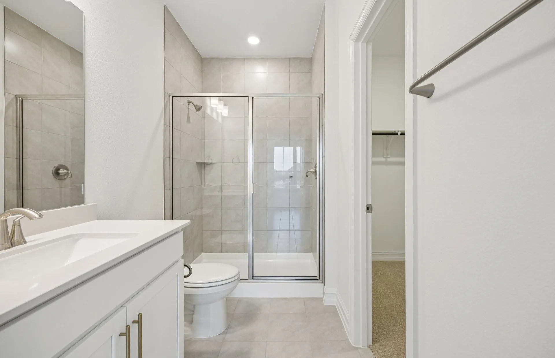*Model Representation - Spacious secondary bathroom