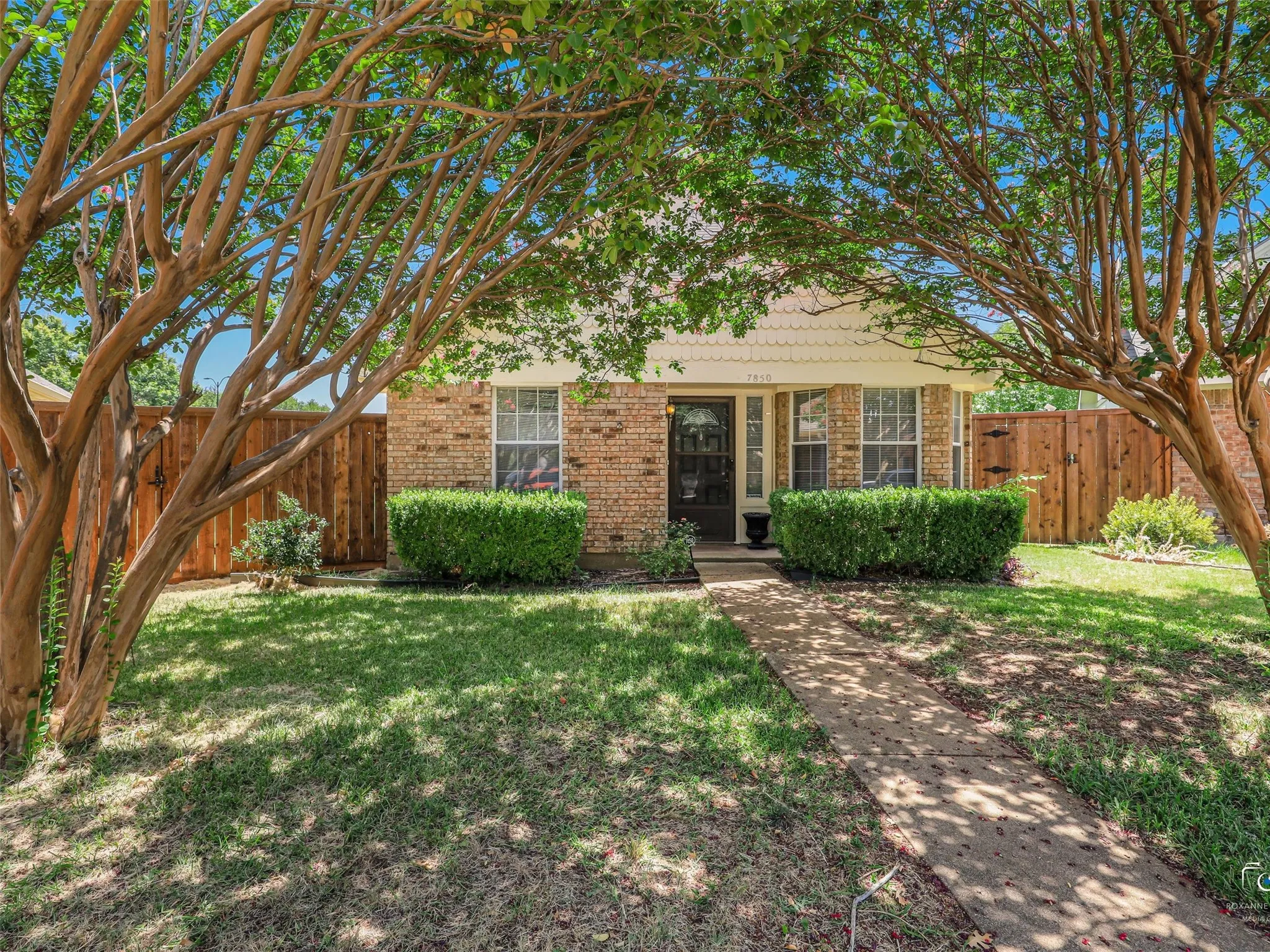 Single Family Residence For Sale in Collin County , 7850 Quest Court, Frisco, Texas 75035, 3 Bedroom, 2 Bathroom, 2 Garage spaces, 1,039 Sqft, built in 1986, mls#21324808, Real Estate Agent in Frisco, Homes For Sale in Collin county, Homes For Sale in Frisco, Realtor in Frisco Texas, Real Estate Brokerage Independent Realty Texas, Luminita Cordes Realtor
