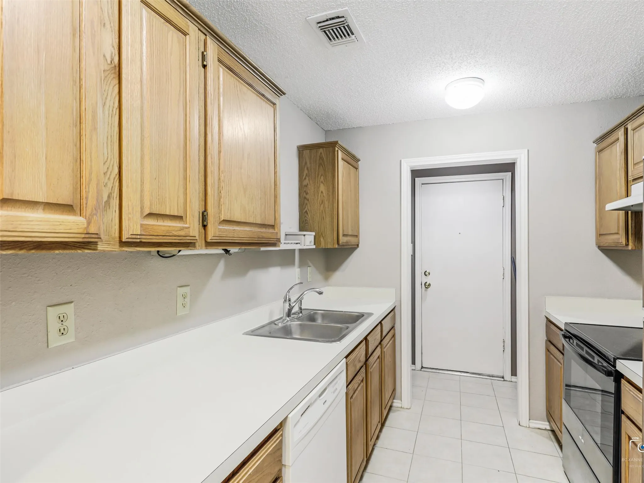 Single Family Residence For Sale in Collin County , 7850 Quest Court, Frisco, Texas 75035, 3 Bedroom, 2 Bathroom, 2 Garage spaces, 1,039 Sqft, built in 1986, mls#21324808, Real Estate Agent in Frisco, Homes For Sale in Collin county, Homes For Sale in Frisco, Realtor in Frisco Texas, Real Estate Brokerage Independent Realty Texas, Luminita Cordes Realtor