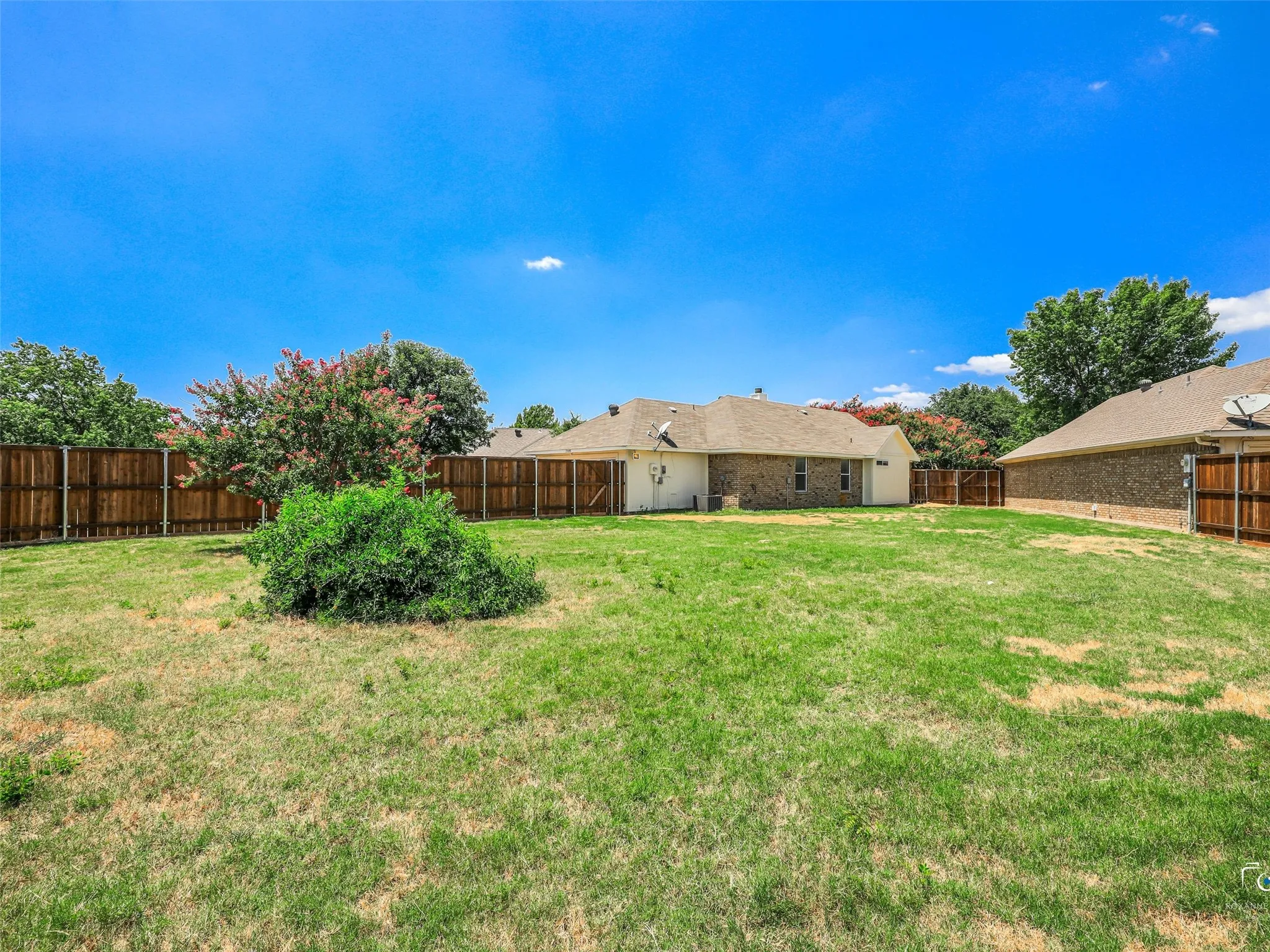 Single Family Residence For Sale in Collin County , 7850 Quest Court, Frisco, Texas 75035, 3 Bedroom, 2 Bathroom, 2 Garage spaces, 1,039 Sqft, built in 1986, mls#21324808, Real Estate Agent in Frisco, Homes For Sale in Collin county, Homes For Sale in Frisco, Realtor in Frisco Texas, Real Estate Brokerage Independent Realty Texas, Luminita Cordes Realtor