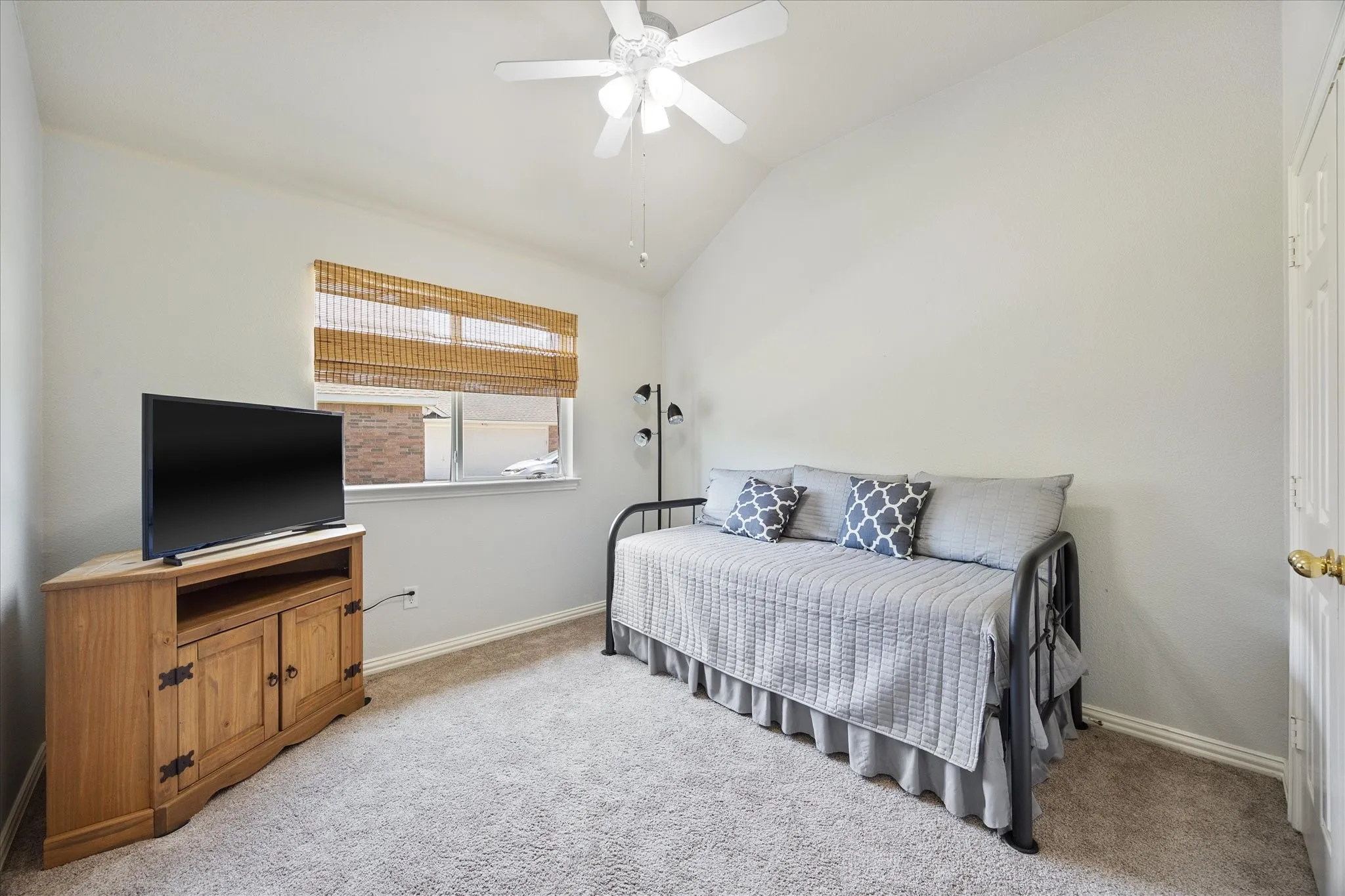 Single Family Residence For Sale in Dallas County , 5815 Teal Court, Sachse, Texas 75048, 4 Bedroom, 2 Bathroom, 2 Garage spaces, 2,088 Sqft, built in 2004, mls#21339333, Real Estate Agent in Sachse, Homes For Sale in Dallas county, Homes For Sale in Sachse, Realtor in Sachse Texas, Real Estate Brokerage Independent Realty Texas, Luminita Cordes Realtor