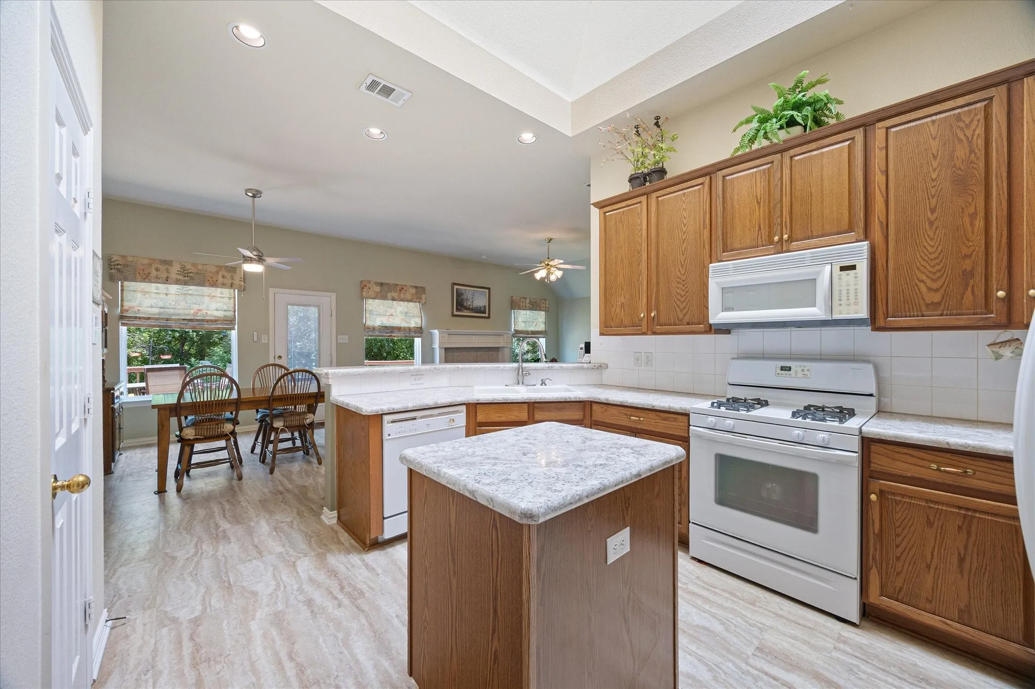 Single Family Residence For Sale in Dallas County , 5815 Teal Court, Sachse, Texas 75048, 4 Bedroom, 2 Bathroom, 2 Garage spaces, 2,088 Sqft, built in 2004, mls#21339333, Real Estate Agent in Sachse, Homes For Sale in Dallas county, Homes For Sale in Sachse, Realtor in Sachse Texas, Real Estate Brokerage Independent Realty Texas, Luminita Cordes Realtor