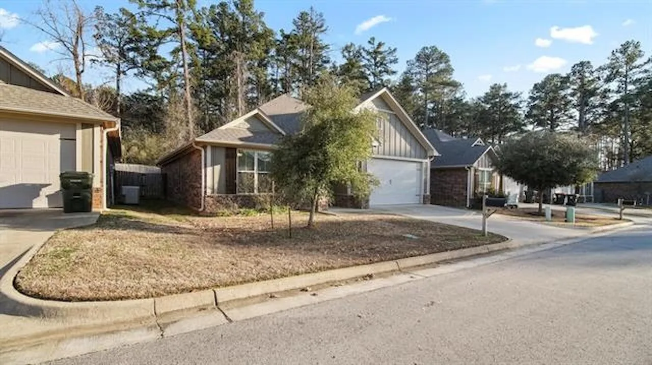 Single Family Residence For Sale in Smith County , 2927 Meadow Brook Trail, Tyler, Texas 75701, 3 Bedroom, 2 Bathroom, 2 Garage spaces, 1,385 Sqft, built in 2018, mls#21334417, Real Estate Agent in Tyler, Homes For Sale in Smith county, Homes For Sale in Tyler, Realtor in Tyler Texas, Real Estate Brokerage Independent Realty Texas, Luminita Cordes Realtor
