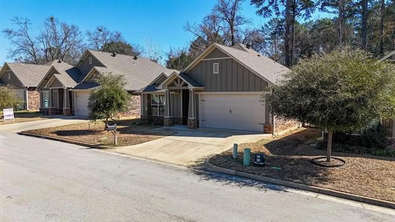 Single Family Residence For Sale in Smith County , 2927 Meadow Brook Trail, Tyler, Texas 75701, 3 Bedroom, 2 Bathroom, 2 Garage spaces, 1,385 Sqft, built in 2018, mls#21334417, Real Estate Agent in Tyler, Homes For Sale in Smith county, Homes For Sale in Tyler, Realtor in Tyler Texas, Real Estate Brokerage Independent Realty Texas, Luminita Cordes Realtor