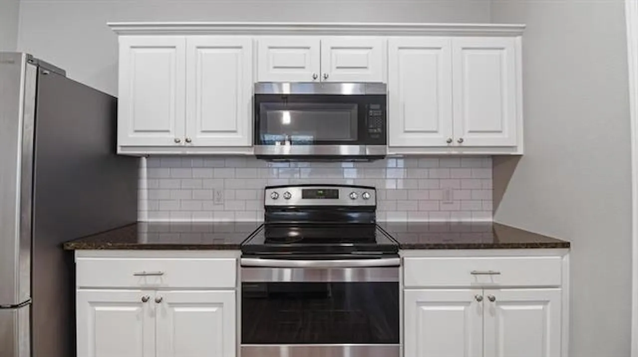 Single Family Residence For Sale in Smith County , 2927 Meadow Brook Trail, Tyler, Texas 75701, 3 Bedroom, 2 Bathroom, 2 Garage spaces, 1,385 Sqft, built in 2018, mls#21334417, Real Estate Agent in Tyler, Homes For Sale in Smith county, Homes For Sale in Tyler, Realtor in Tyler Texas, Real Estate Brokerage Independent Realty Texas, Luminita Cordes Realtor