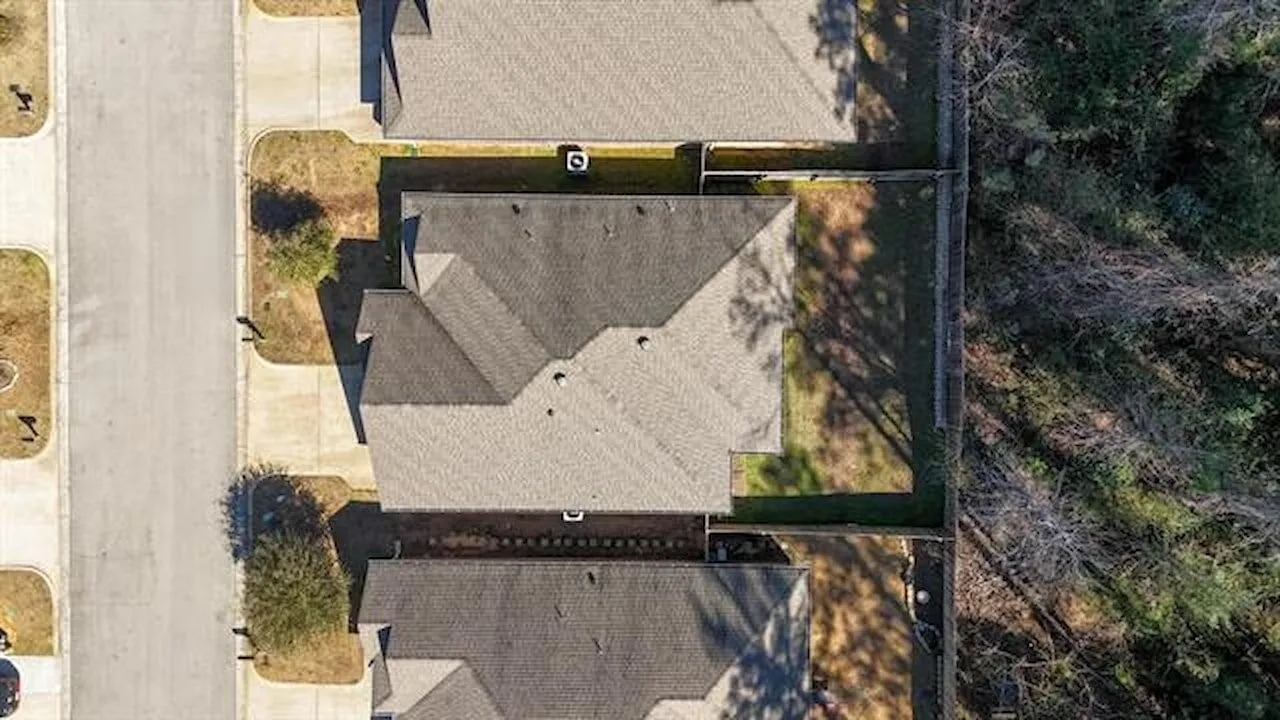 Single Family Residence For Sale in Smith County , 2927 Meadow Brook Trail, Tyler, Texas 75701, 3 Bedroom, 2 Bathroom, 2 Garage spaces, 1,385 Sqft, built in 2018, mls#21334417, Real Estate Agent in Tyler, Homes For Sale in Smith county, Homes For Sale in Tyler, Realtor in Tyler Texas, Real Estate Brokerage Independent Realty Texas, Luminita Cordes Realtor
