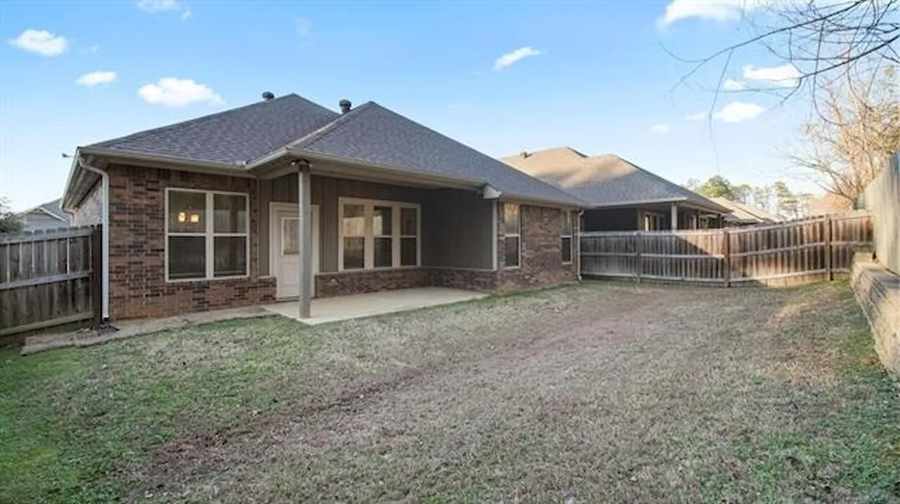 Single Family Residence For Sale in Smith County , 2927 Meadow Brook Trail, Tyler, Texas 75701, 3 Bedroom, 2 Bathroom, 2 Garage spaces, 1,385 Sqft, built in 2018, mls#21334417, Real Estate Agent in Tyler, Homes For Sale in Smith county, Homes For Sale in Tyler, Realtor in Tyler Texas, Real Estate Brokerage Independent Realty Texas, Luminita Cordes Realtor