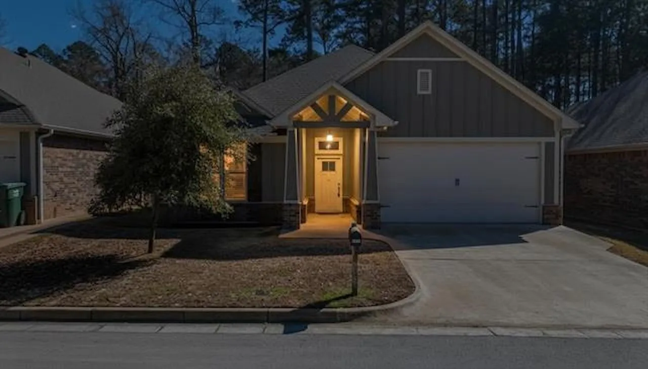Single Family Residence For Sale in Smith County , 2927 Meadow Brook Trail, Tyler, Texas 75701, 3 Bedroom, 2 Bathroom, 2 Garage spaces, 1,385 Sqft, built in 2018, mls#21334417, Real Estate Agent in Tyler, Homes For Sale in Smith county, Homes For Sale in Tyler, Realtor in Tyler Texas, Real Estate Brokerage Independent Realty Texas, Luminita Cordes Realtor