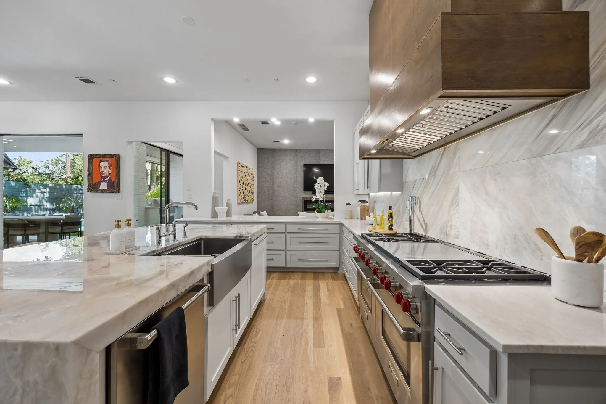 Single Family Residence For Sale in Dallas County , 3944 Wentwood Drive, University Park, Texas 75225, 5 Bedroom, 7 Bathroom, 3 Garage spaces, 6,084 Sqft, built in 2019, mls#21339540, Real Estate Agent in University Park, Homes For Sale in Dallas county, Homes For Sale in University Park, Realtor in University Park Texas, Real Estate Brokerage Independent Realty Texas, Luminita Cordes Realtor