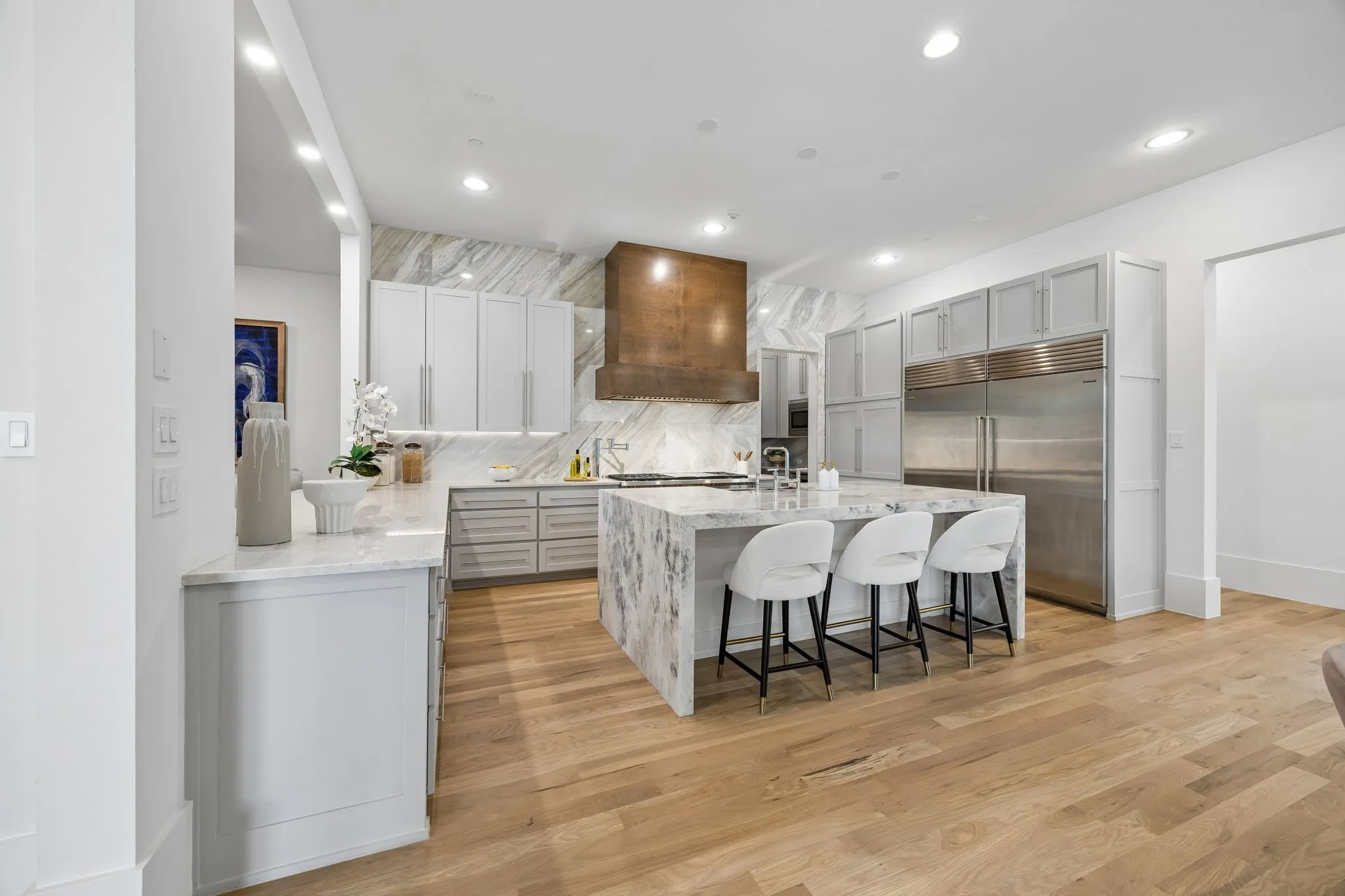 Single Family Residence For Sale in Dallas County , 3944 Wentwood Drive, University Park, Texas 75225, 5 Bedroom, 7 Bathroom, 3 Garage spaces, 6,084 Sqft, built in 2019, mls#21339540, Real Estate Agent in University Park, Homes For Sale in Dallas county, Homes For Sale in University Park, Realtor in University Park Texas, Real Estate Brokerage Independent Realty Texas, Luminita Cordes Realtor