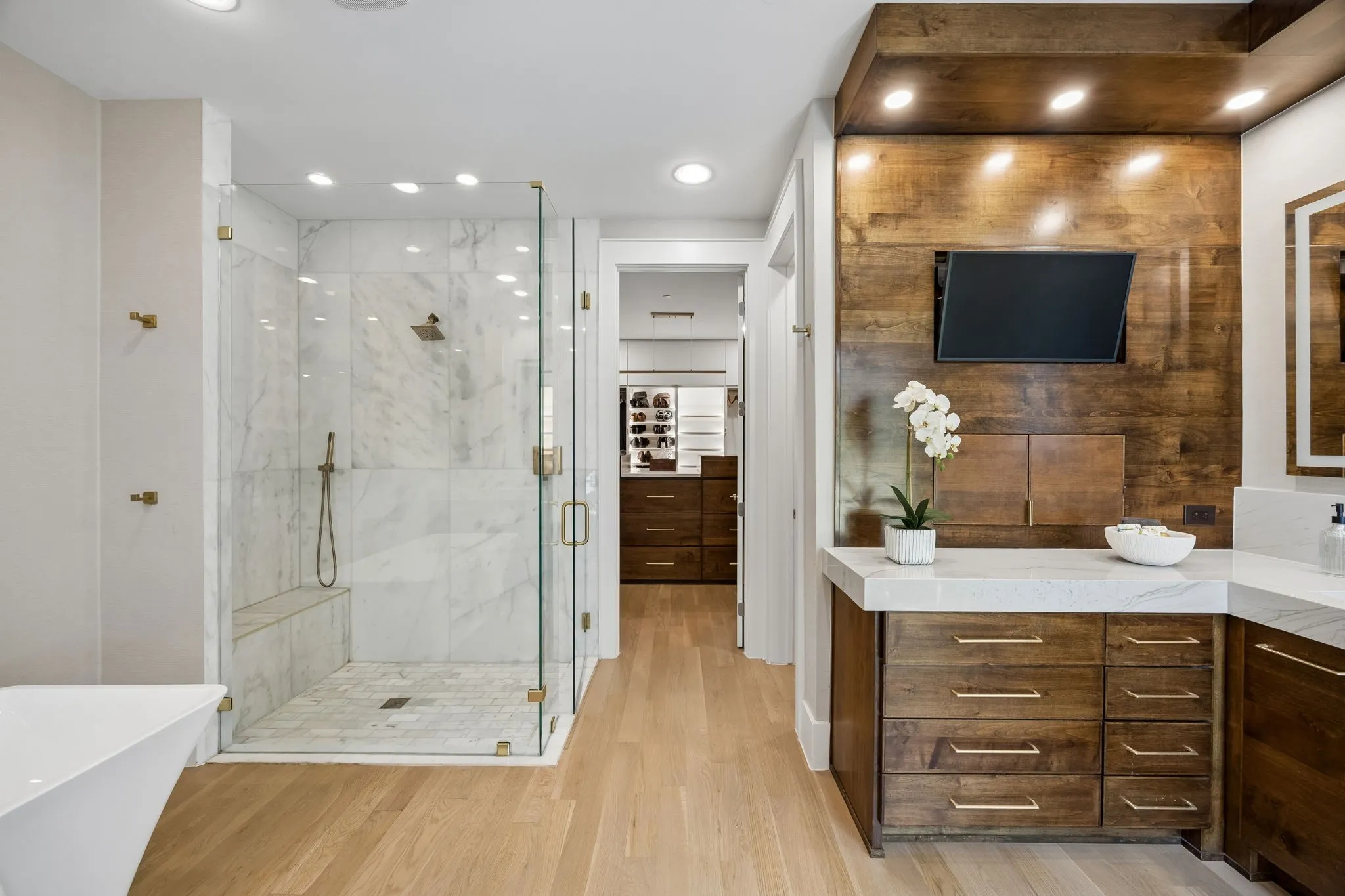 Single Family Residence For Sale in Dallas County , 3944 Wentwood Drive, University Park, Texas 75225, 5 Bedroom, 7 Bathroom, 3 Garage spaces, 6,084 Sqft, built in 2019, mls#21339540, Real Estate Agent in University Park, Homes For Sale in Dallas county, Homes For Sale in University Park, Realtor in University Park Texas, Real Estate Brokerage Independent Realty Texas, Luminita Cordes Realtor