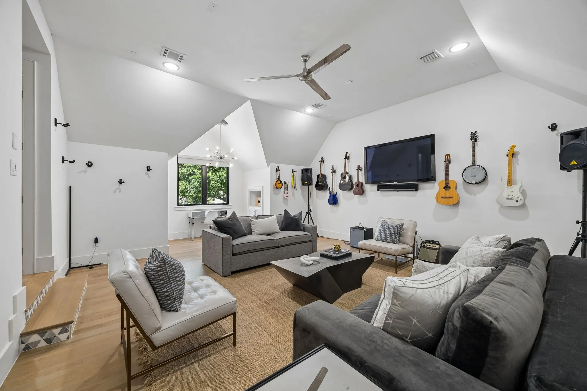 Single Family Residence For Sale in Dallas County , 3944 Wentwood Drive, University Park, Texas 75225, 5 Bedroom, 7 Bathroom, 3 Garage spaces, 6,084 Sqft, built in 2019, mls#21339540, Real Estate Agent in University Park, Homes For Sale in Dallas county, Homes For Sale in University Park, Realtor in University Park Texas, Real Estate Brokerage Independent Realty Texas, Luminita Cordes Realtor