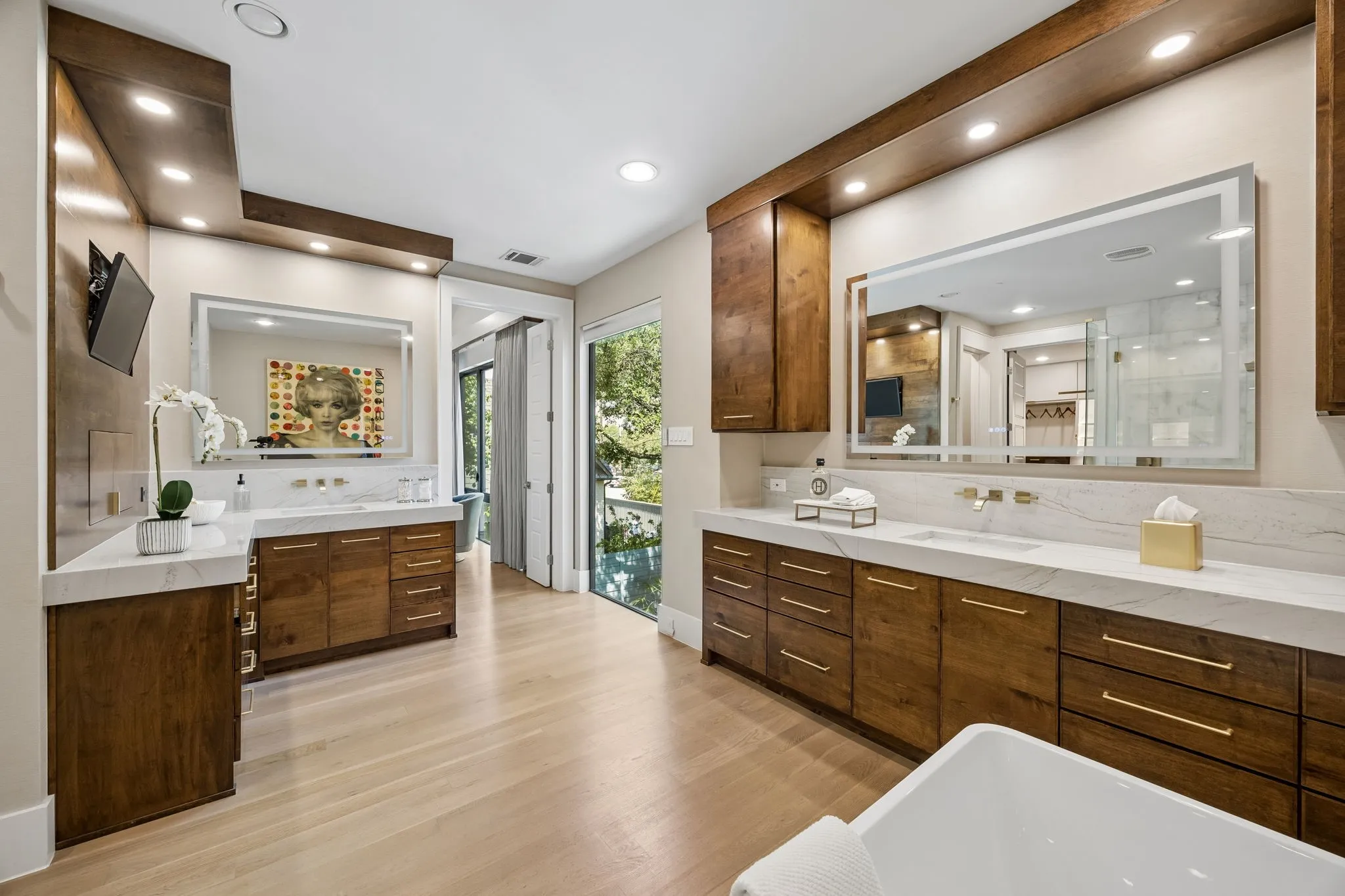 Single Family Residence For Sale in Dallas County , 3944 Wentwood Drive, University Park, Texas 75225, 5 Bedroom, 7 Bathroom, 3 Garage spaces, 6,084 Sqft, built in 2019, mls#21339540, Real Estate Agent in University Park, Homes For Sale in Dallas county, Homes For Sale in University Park, Realtor in University Park Texas, Real Estate Brokerage Independent Realty Texas, Luminita Cordes Realtor