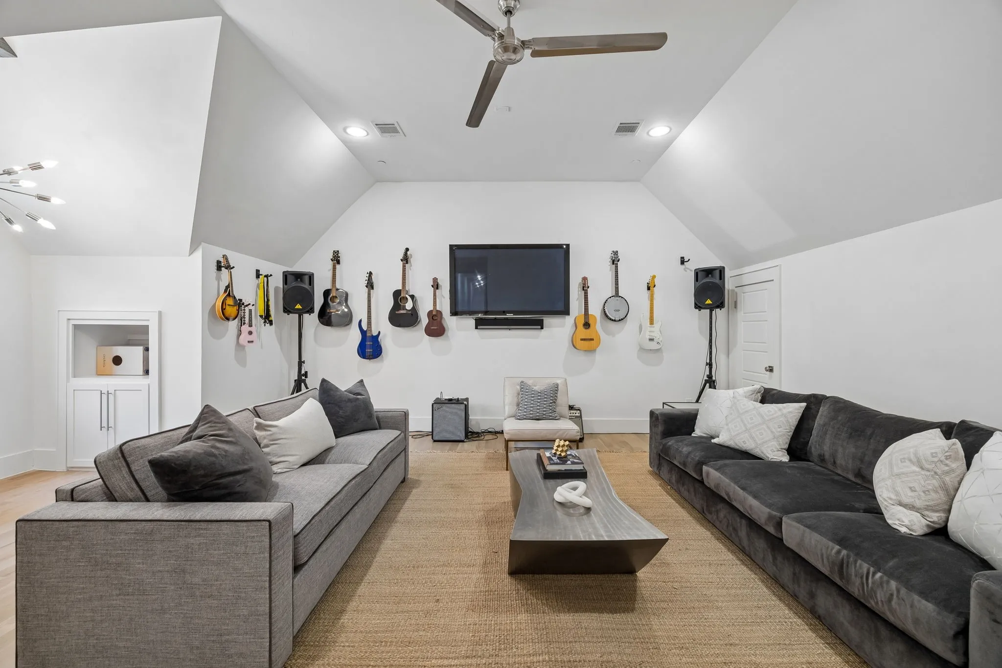 Single Family Residence For Sale in Dallas County , 3944 Wentwood Drive, University Park, Texas 75225, 5 Bedroom, 7 Bathroom, 3 Garage spaces, 6,084 Sqft, built in 2019, mls#21339540, Real Estate Agent in University Park, Homes For Sale in Dallas county, Homes For Sale in University Park, Realtor in University Park Texas, Real Estate Brokerage Independent Realty Texas, Luminita Cordes Realtor