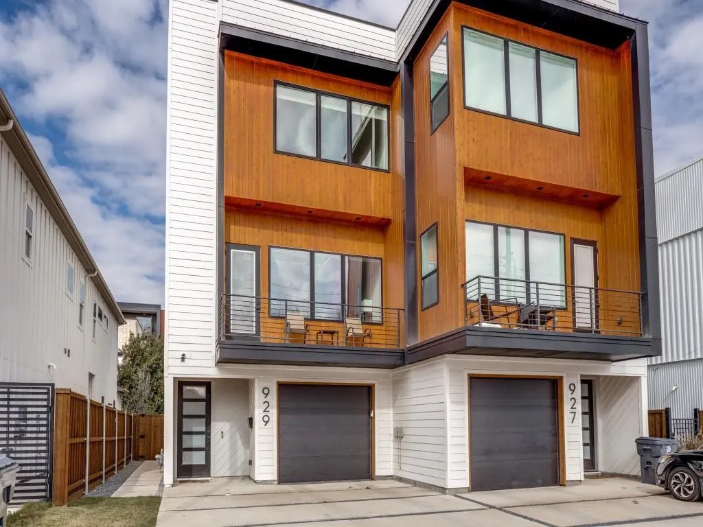 MODERN HOME NO HOA!