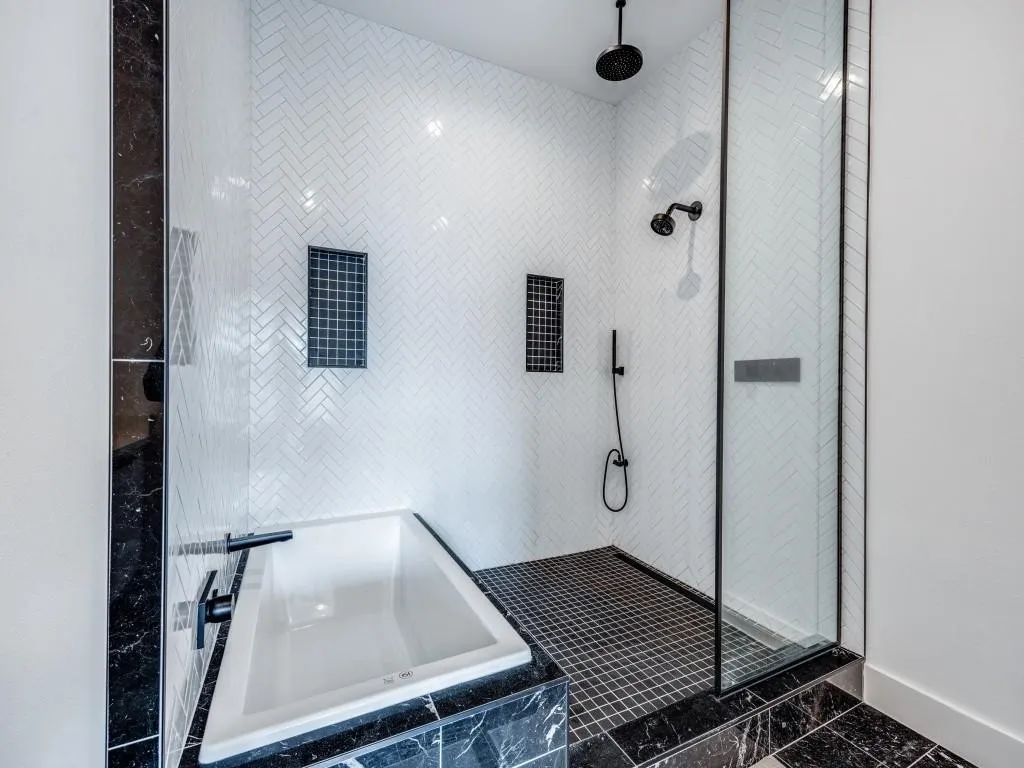 WALK IN SHOWER