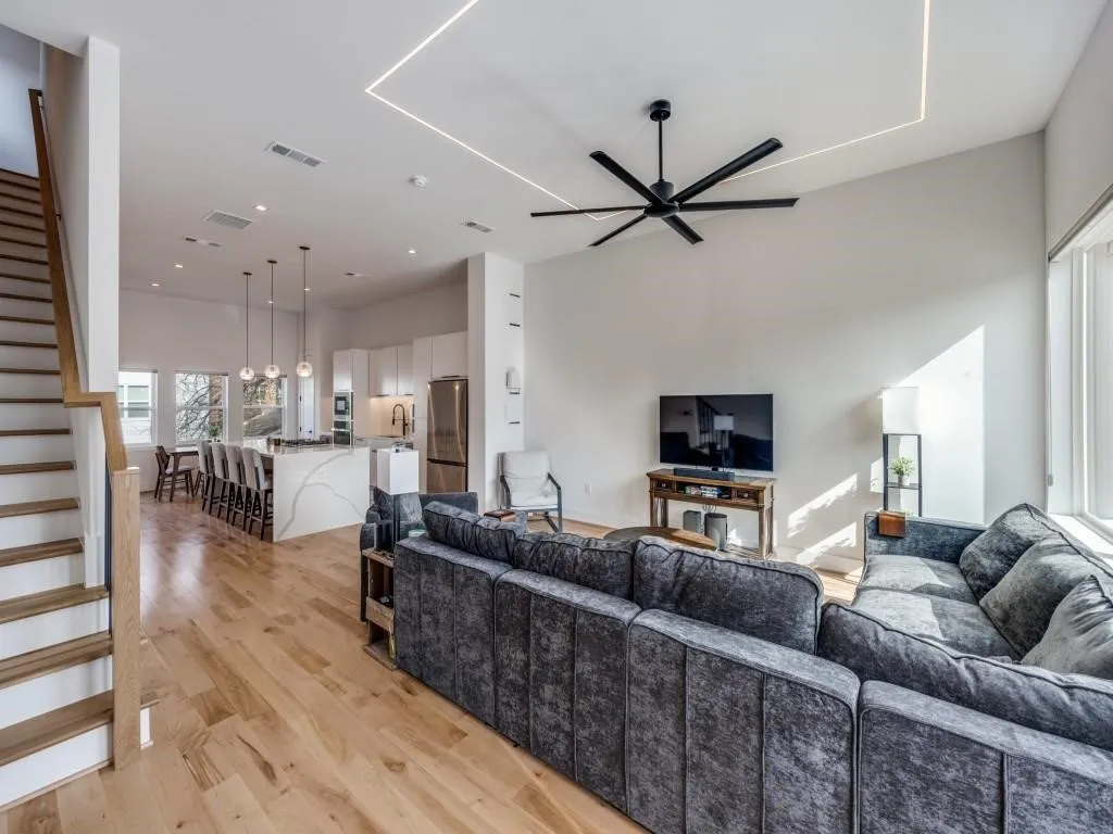 ABUNDANT NATURAL LIGHT
