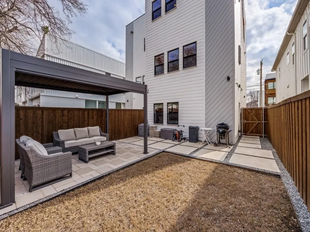 OUTDOOR SPACE