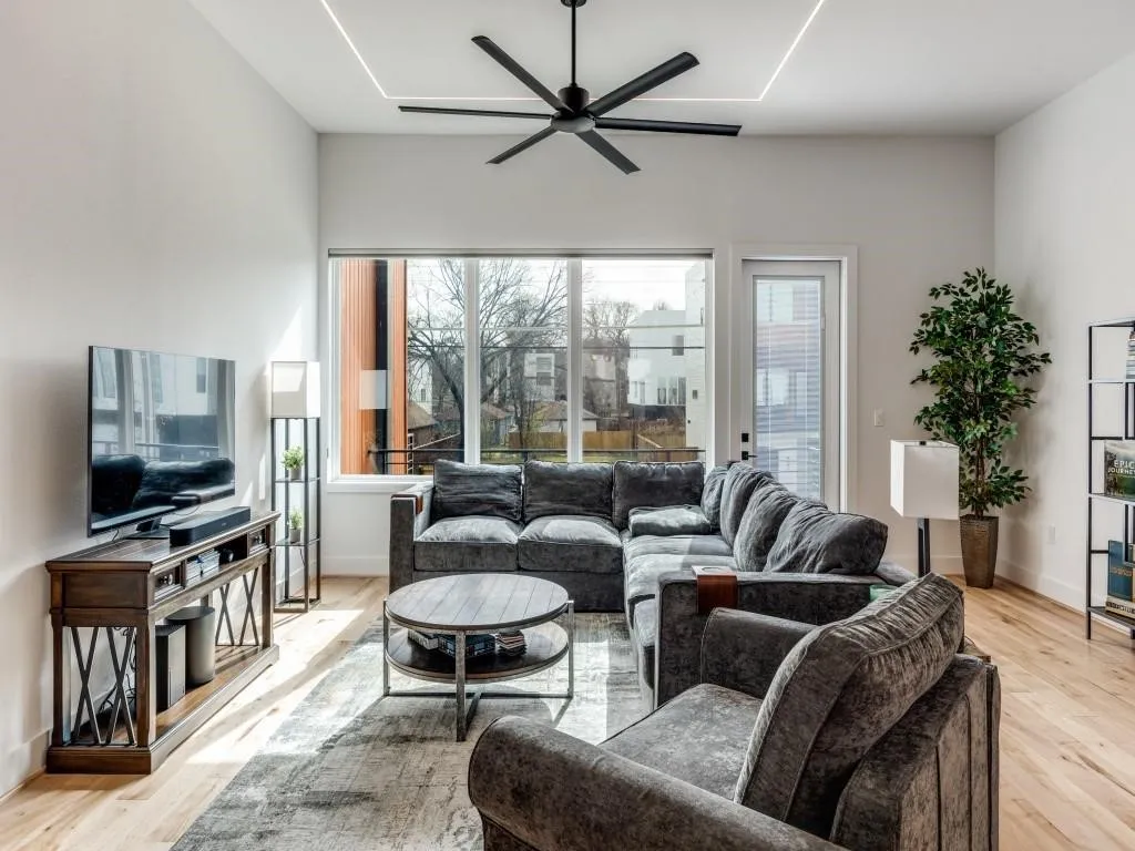 OPEN FLOOR PLAN
