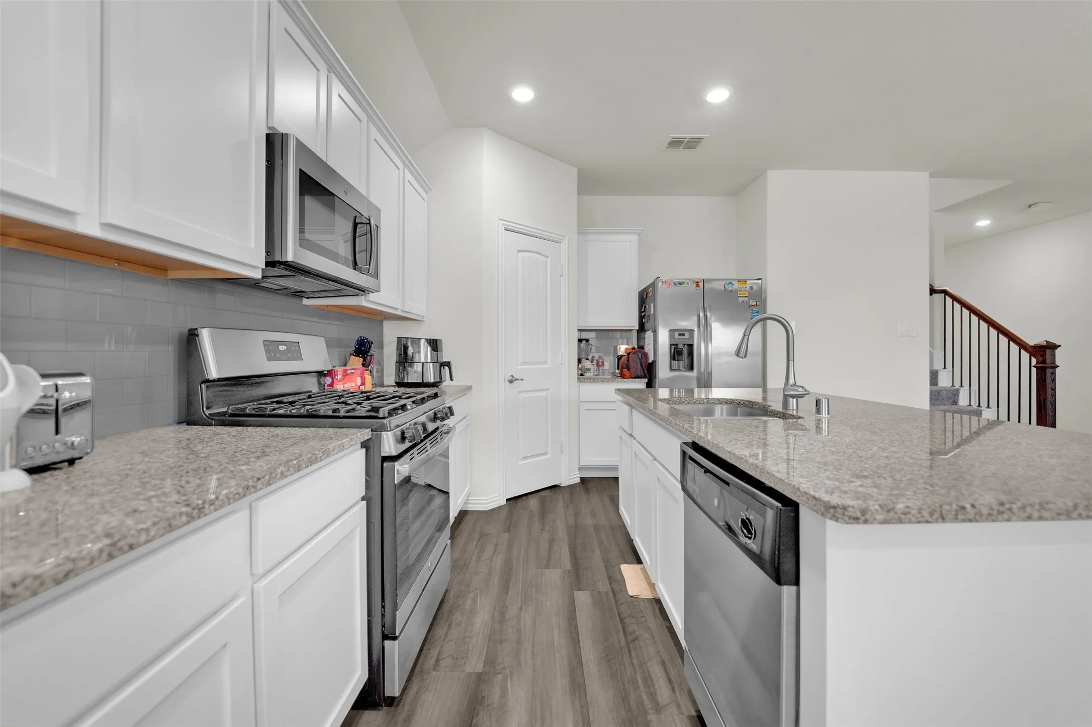 Single Family Residence For Sale in Tarrant County , 702 Pearl Way, Arlington, Texas 76002, 4 Bedroom, 3 Bathroom, 2 Garage spaces, 2,213 Sqft, built in 2018, mls#21337038, Real Estate Agent in Arlington, Homes For Sale in Tarrant county, Homes For Sale in Arlington, Realtor in Arlington Texas, Real Estate Brokerage Independent Realty Texas, Luminita Cordes Realtor