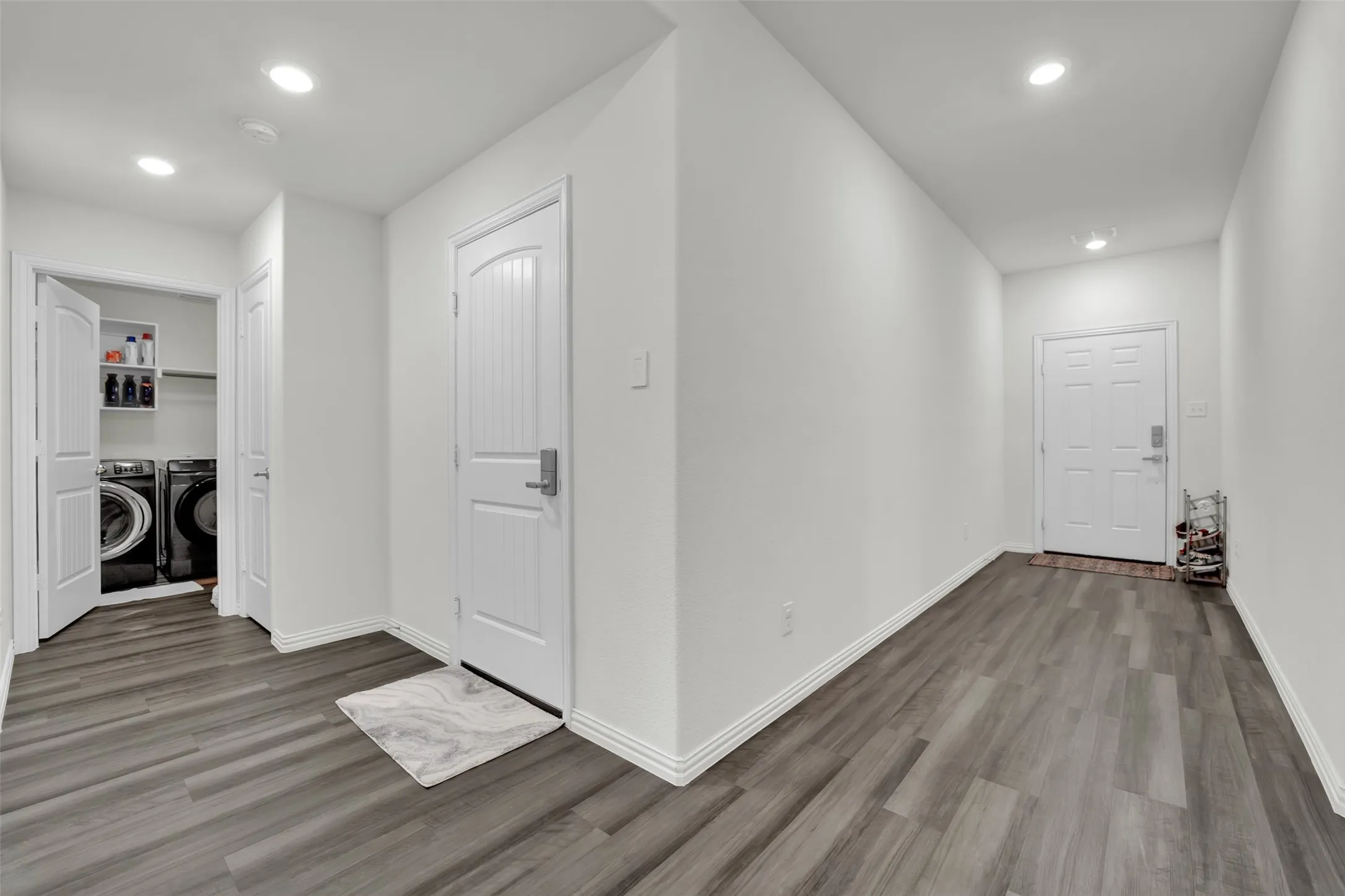 Single Family Residence For Sale in Tarrant County , 702 Pearl Way, Arlington, Texas 76002, 4 Bedroom, 3 Bathroom, 2 Garage spaces, 2,213 Sqft, built in 2018, mls#21337038, Real Estate Agent in Arlington, Homes For Sale in Tarrant county, Homes For Sale in Arlington, Realtor in Arlington Texas, Real Estate Brokerage Independent Realty Texas, Luminita Cordes Realtor