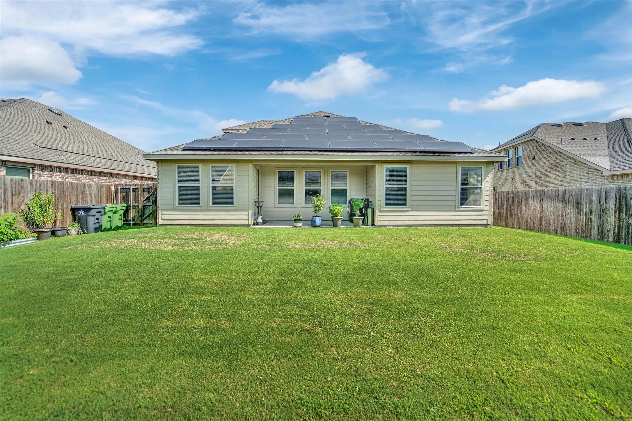 Single Family Residence For Sale in Tarrant County , 702 Pearl Way, Arlington, Texas 76002, 4 Bedroom, 3 Bathroom, 2 Garage spaces, 2,213 Sqft, built in 2018, mls#21337038, Real Estate Agent in Arlington, Homes For Sale in Tarrant county, Homes For Sale in Arlington, Realtor in Arlington Texas, Real Estate Brokerage Independent Realty Texas, Luminita Cordes Realtor