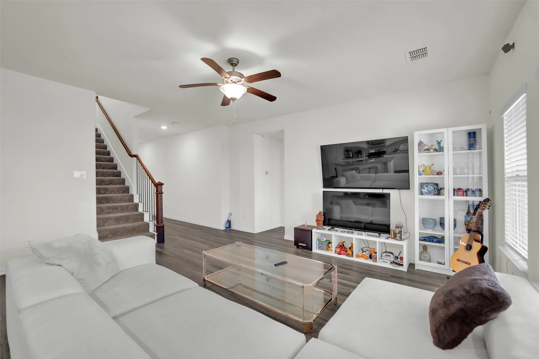 Single Family Residence For Sale in Tarrant County , 702 Pearl Way, Arlington, Texas 76002, 4 Bedroom, 3 Bathroom, 2 Garage spaces, 2,213 Sqft, built in 2018, mls#21337038, Real Estate Agent in Arlington, Homes For Sale in Tarrant county, Homes For Sale in Arlington, Realtor in Arlington Texas, Real Estate Brokerage Independent Realty Texas, Luminita Cordes Realtor