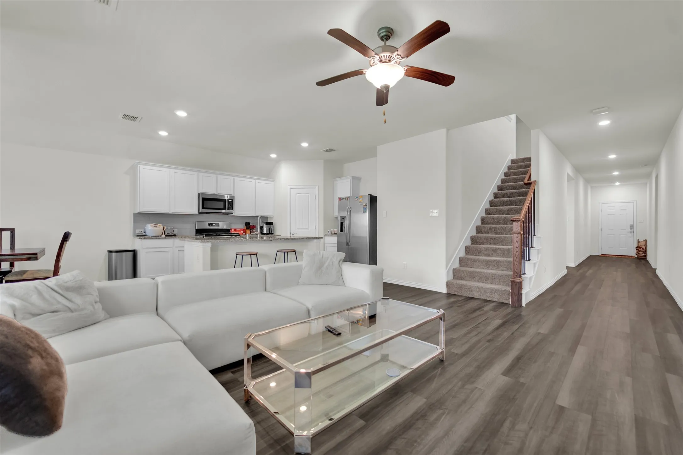 Single Family Residence For Sale in Tarrant County , 702 Pearl Way, Arlington, Texas 76002, 4 Bedroom, 3 Bathroom, 2 Garage spaces, 2,213 Sqft, built in 2018, mls#21337038, Real Estate Agent in Arlington, Homes For Sale in Tarrant county, Homes For Sale in Arlington, Realtor in Arlington Texas, Real Estate Brokerage Independent Realty Texas, Luminita Cordes Realtor